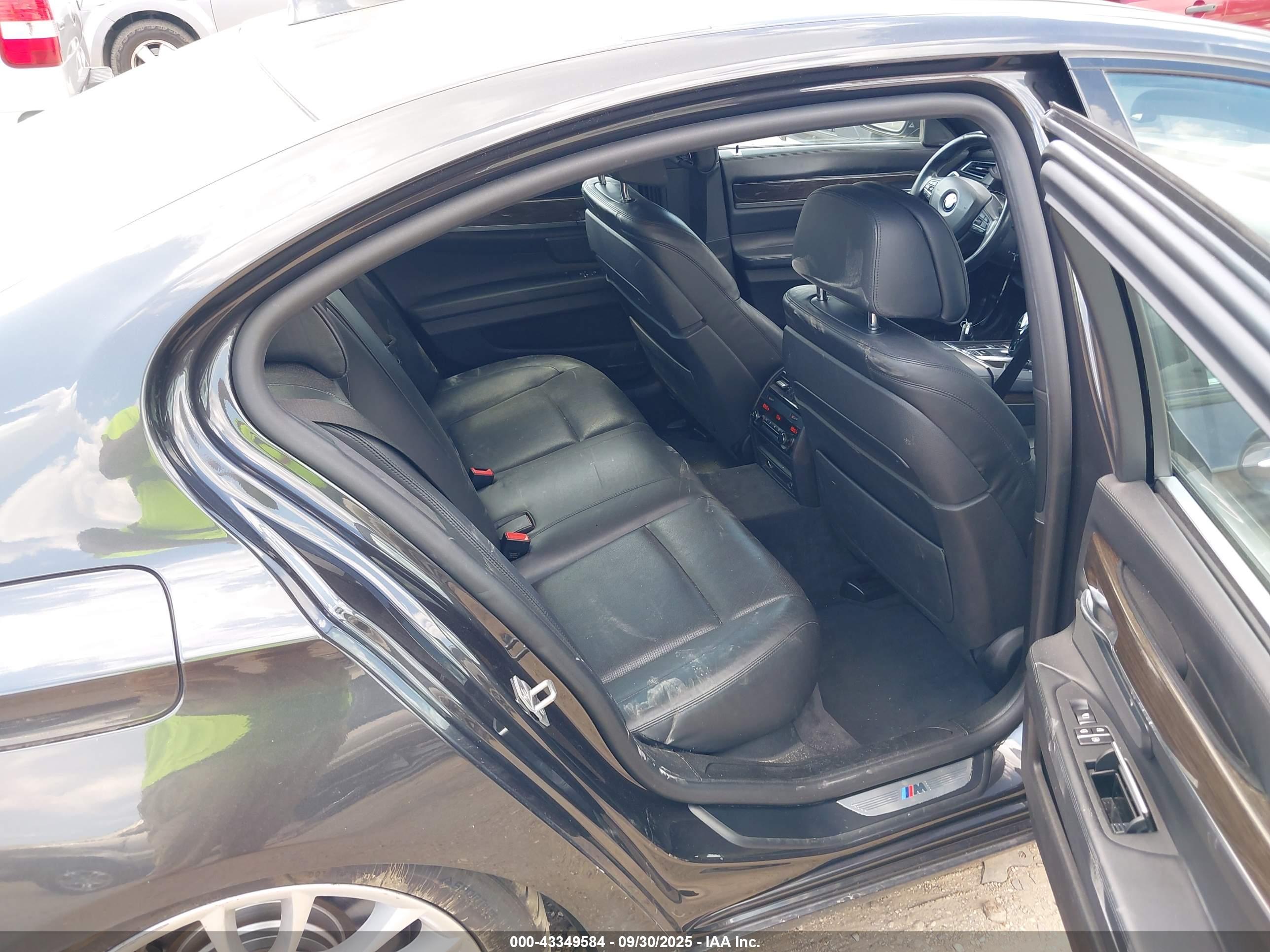 BMW 750I image 8