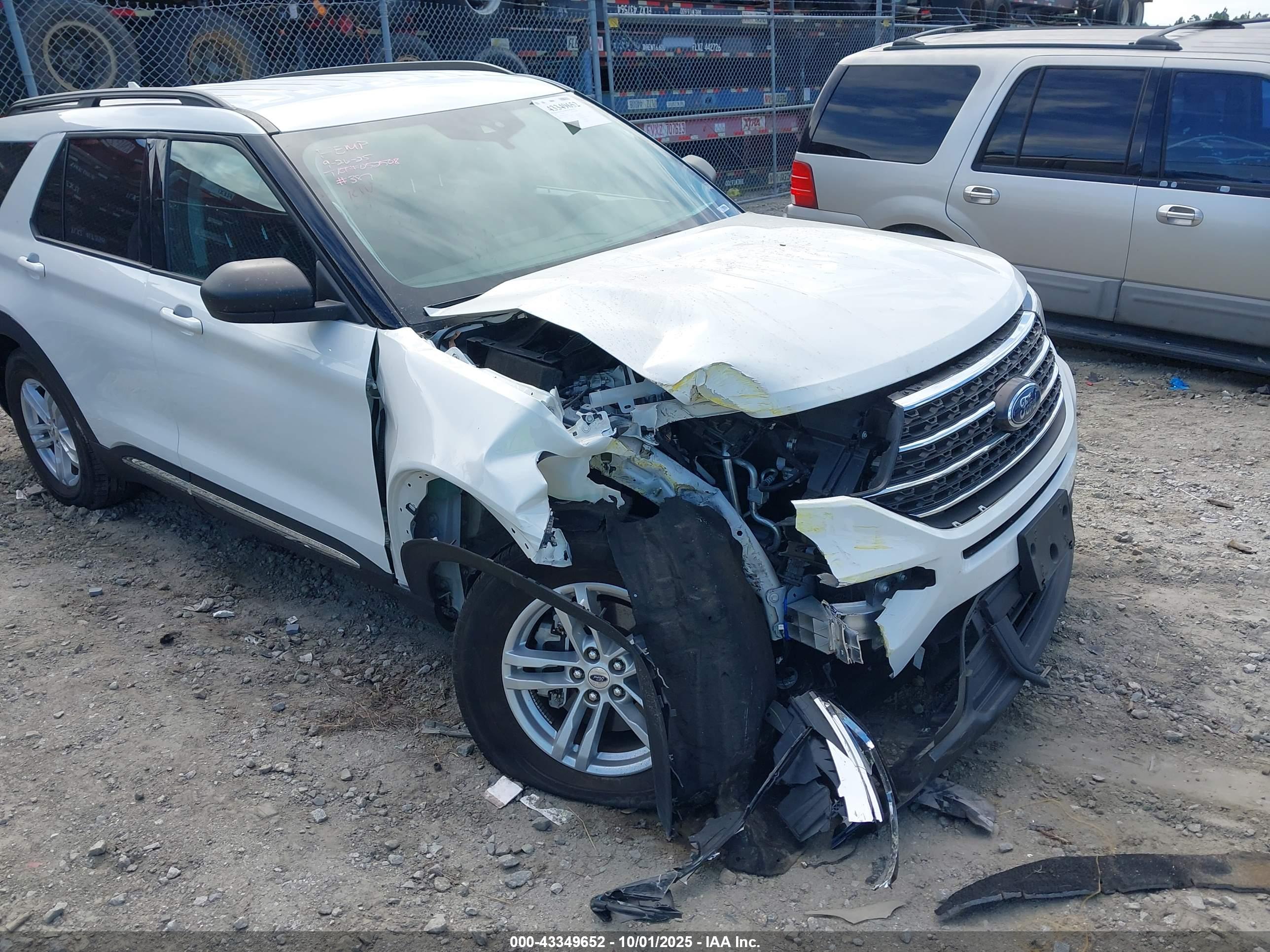 FORD EXPLORER image 6
