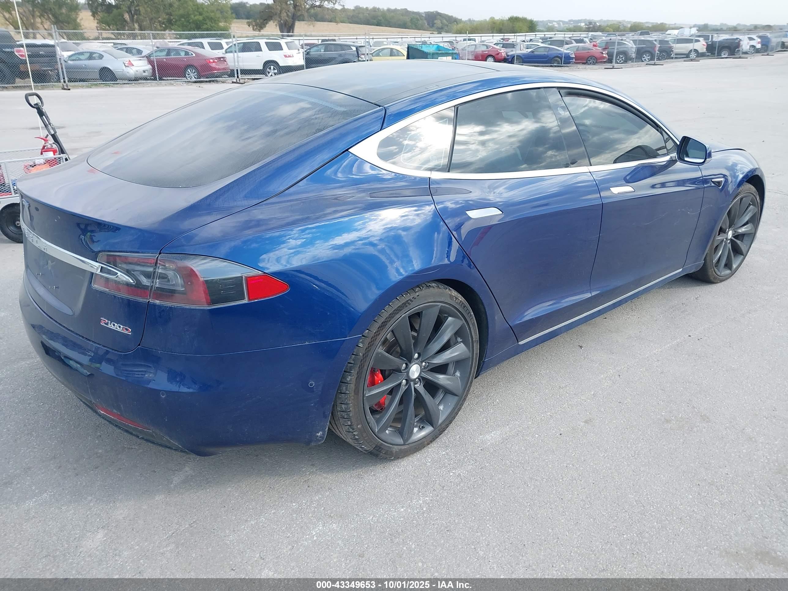 TESLA MODEL image 4