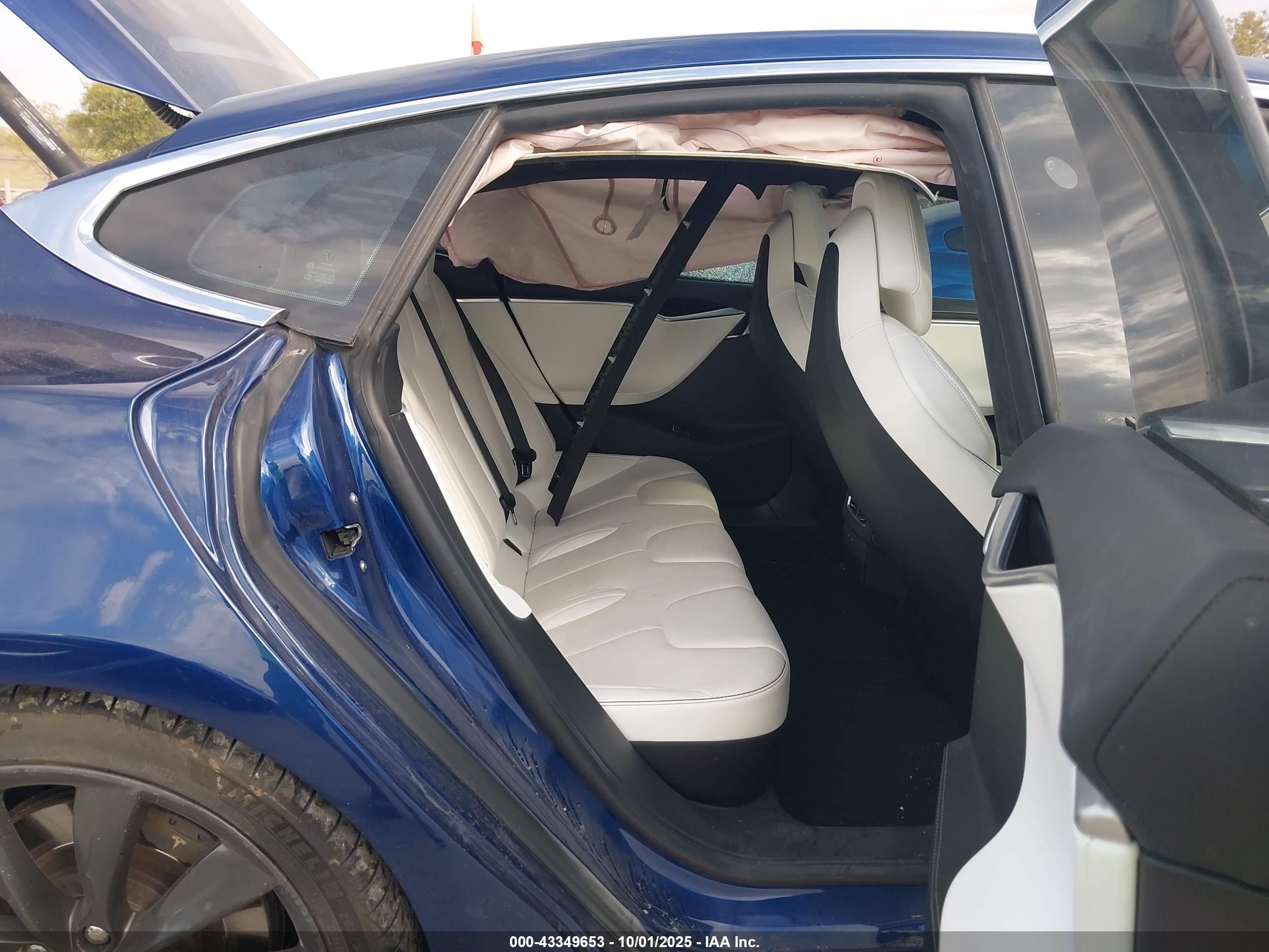 TESLA MODEL image 8