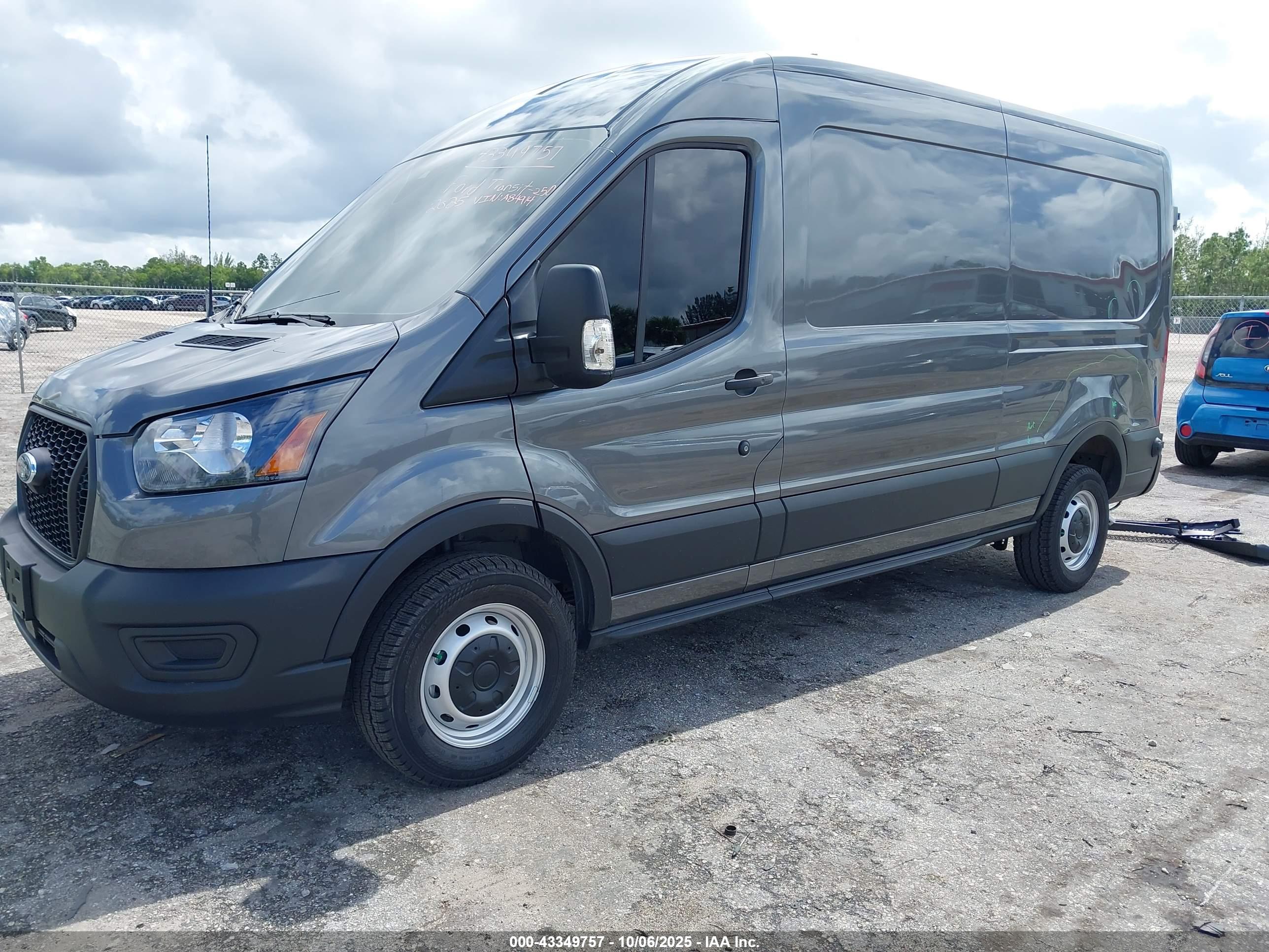FORD TRANSIT-250 image 2