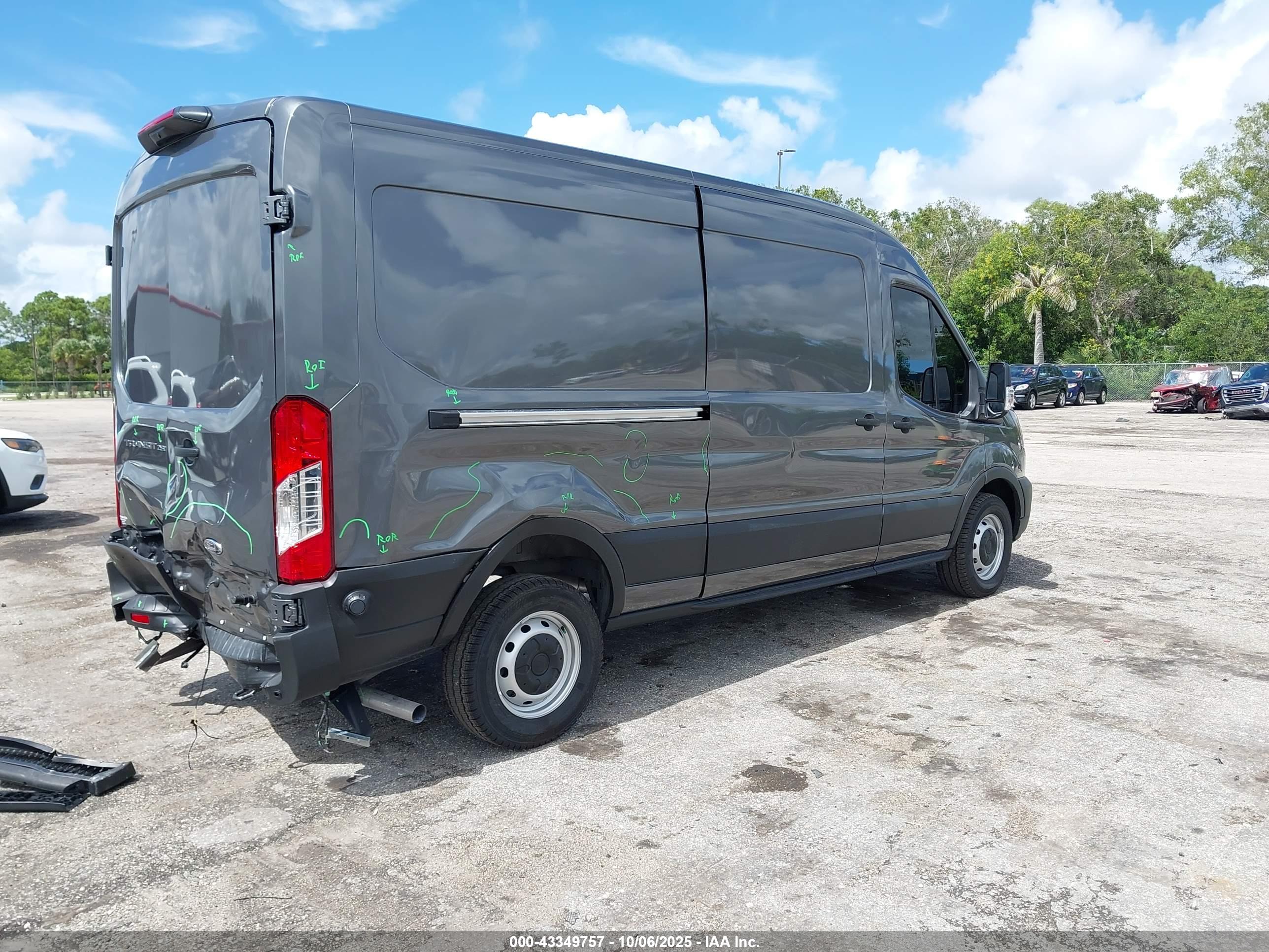 FORD TRANSIT-250 image 4