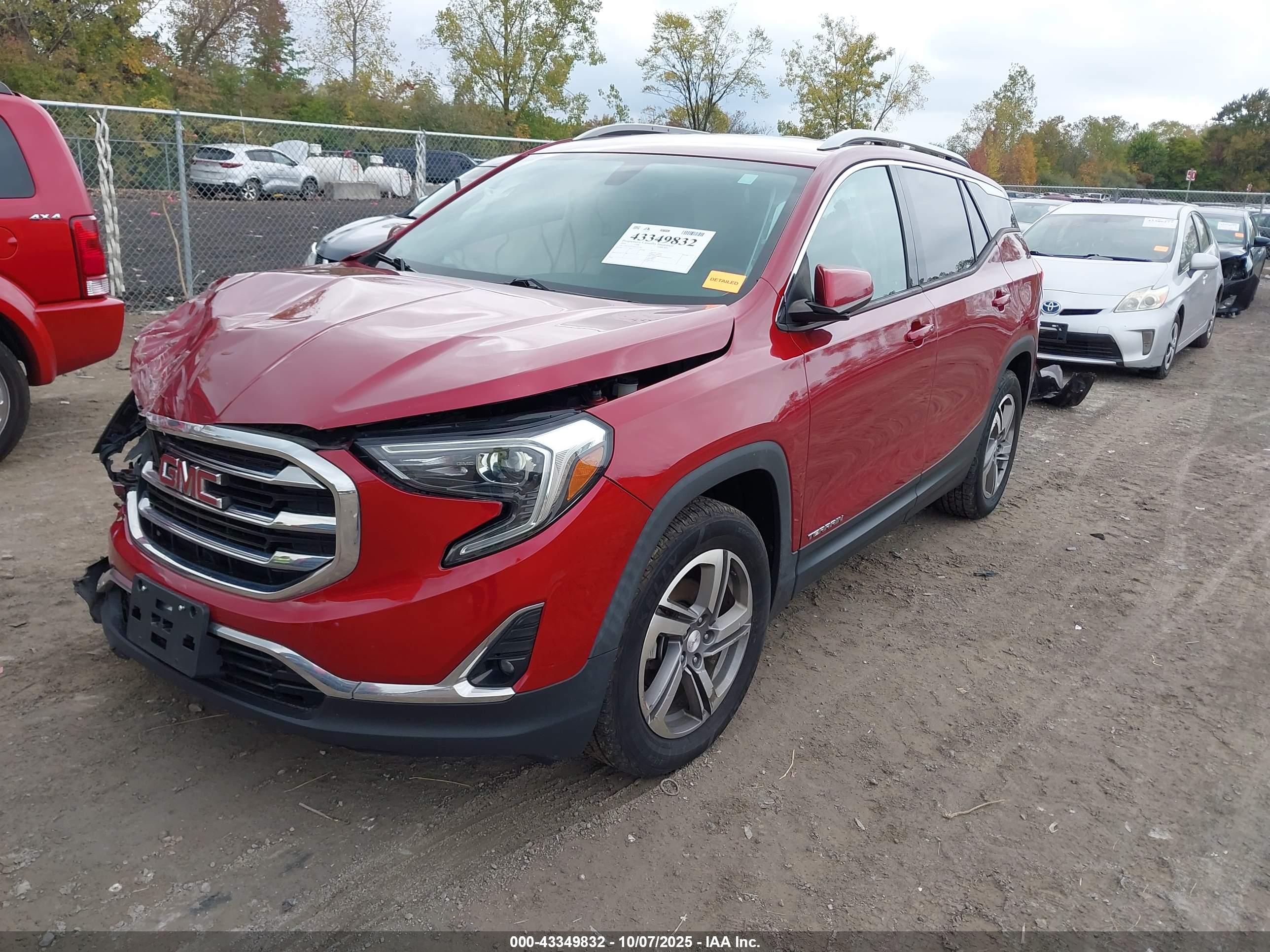 GMC TERRAIN image 2