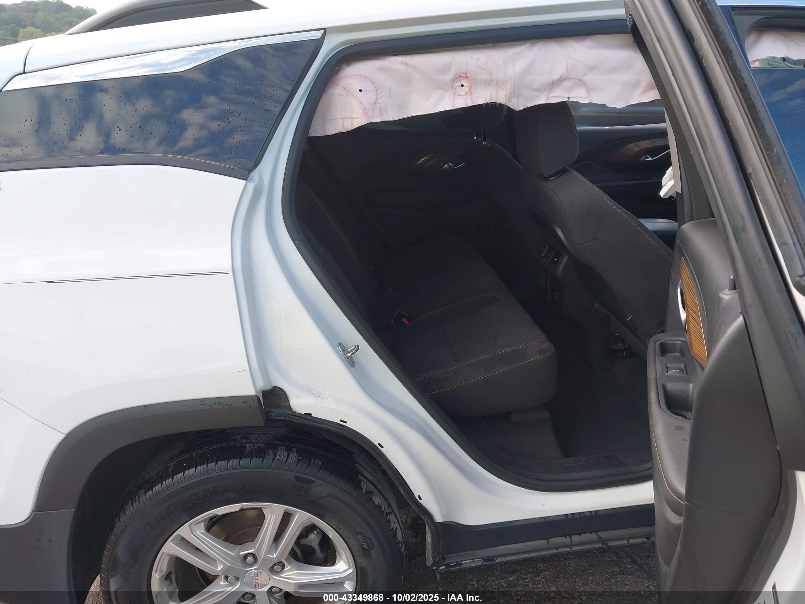 GMC TERRAIN image 8