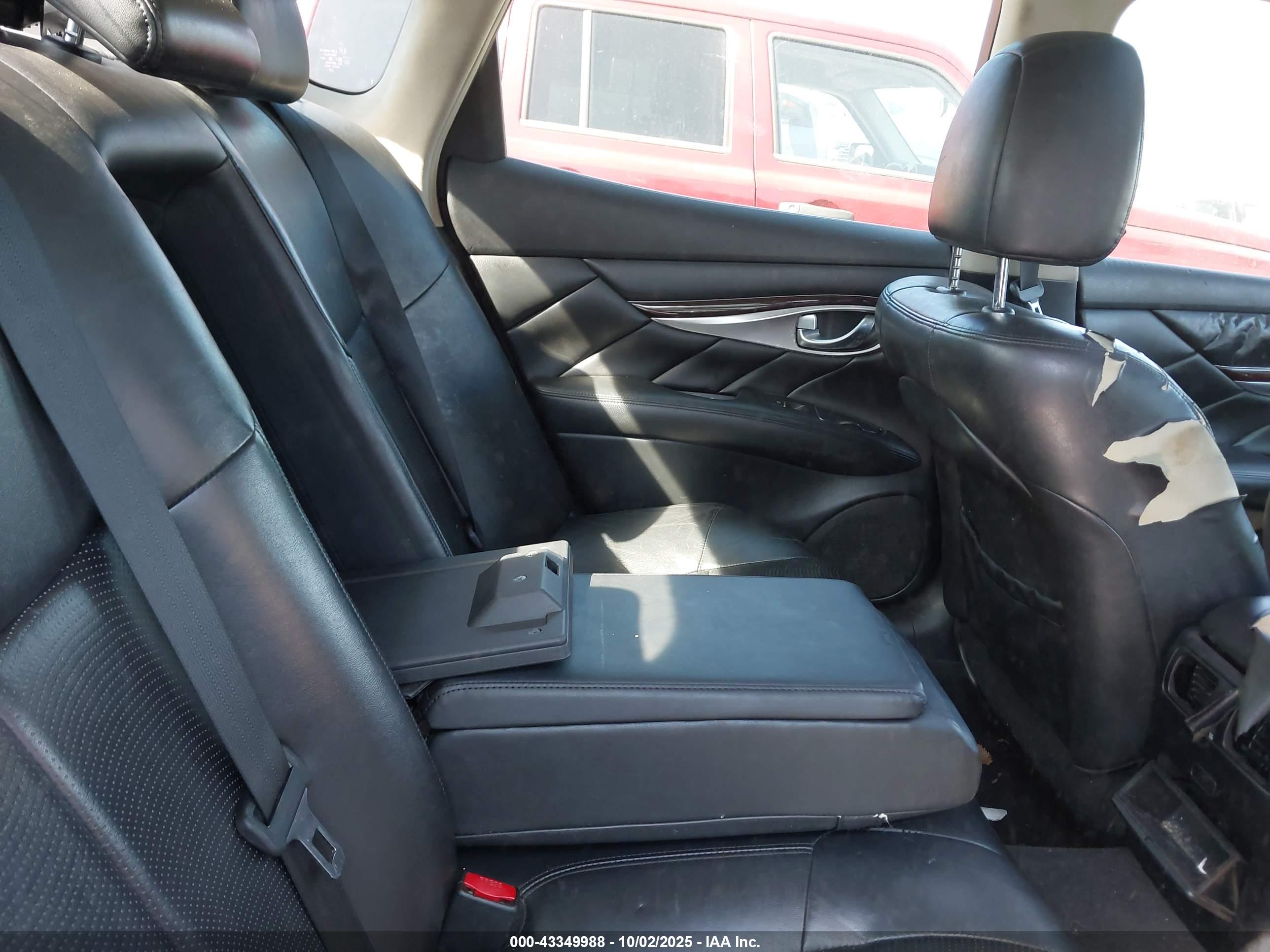 INFINITI M37 image 8