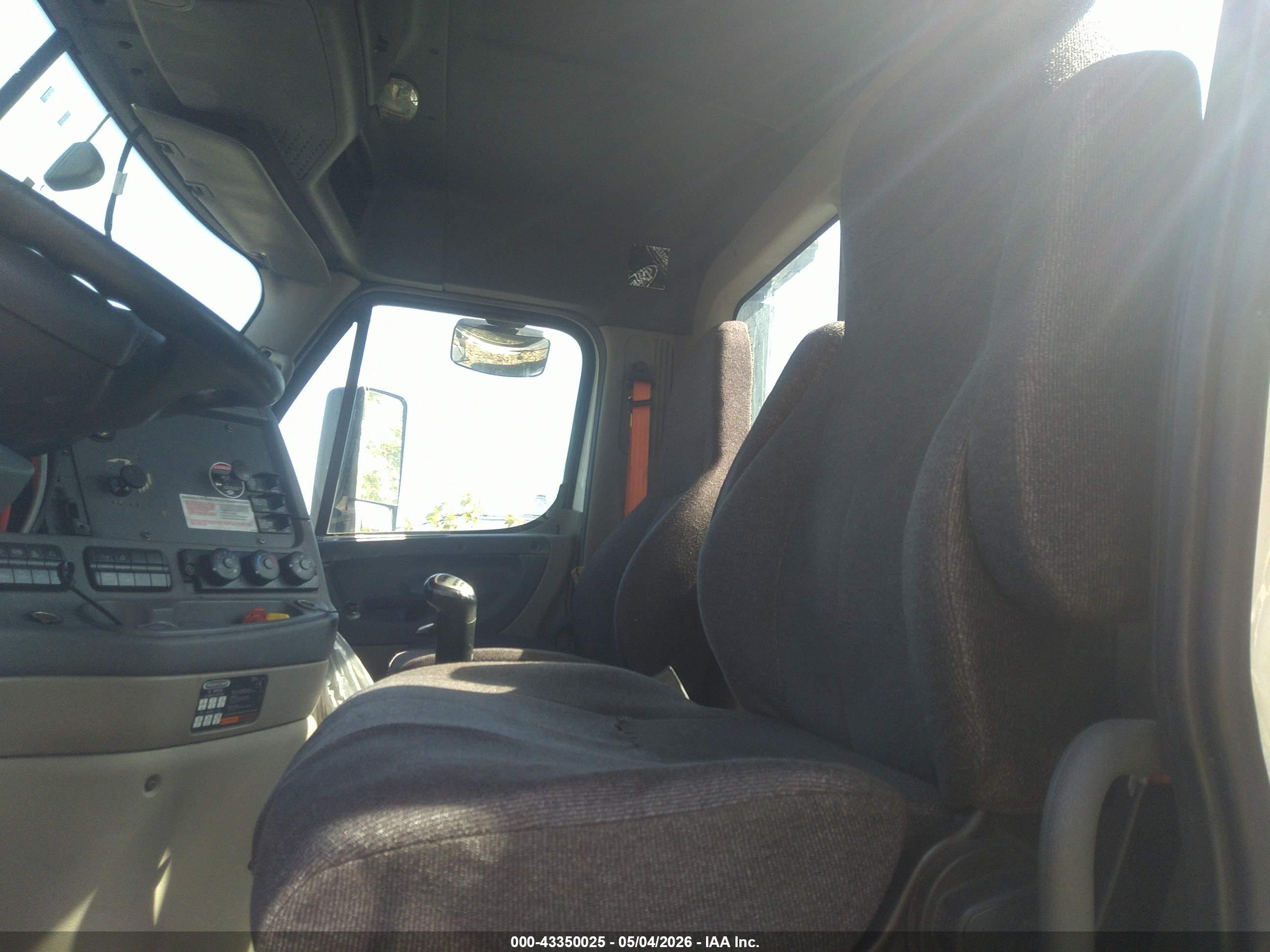 FREIGHTLINER CASCADIA image 7