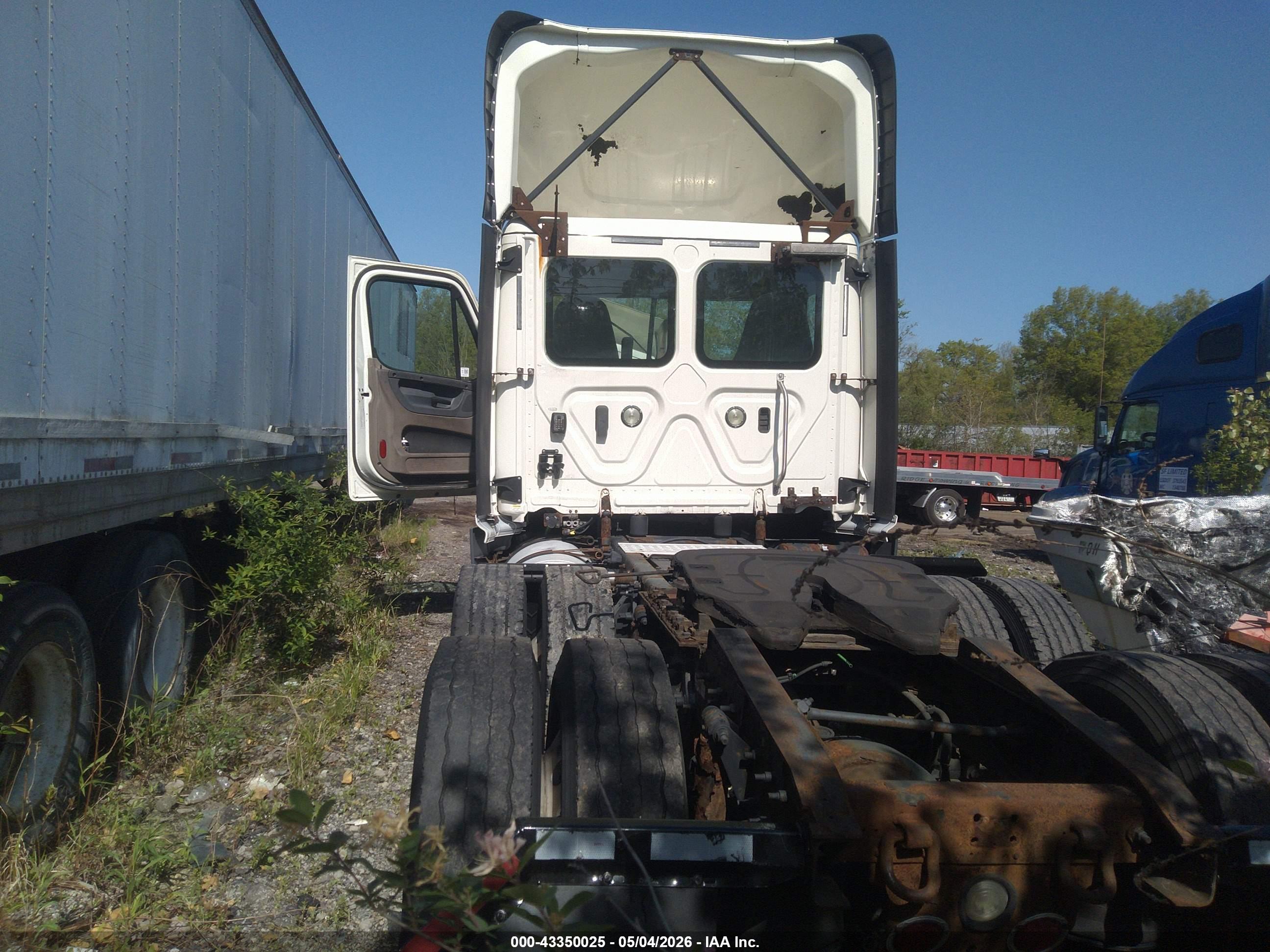 FREIGHTLINER CASCADIA image 8