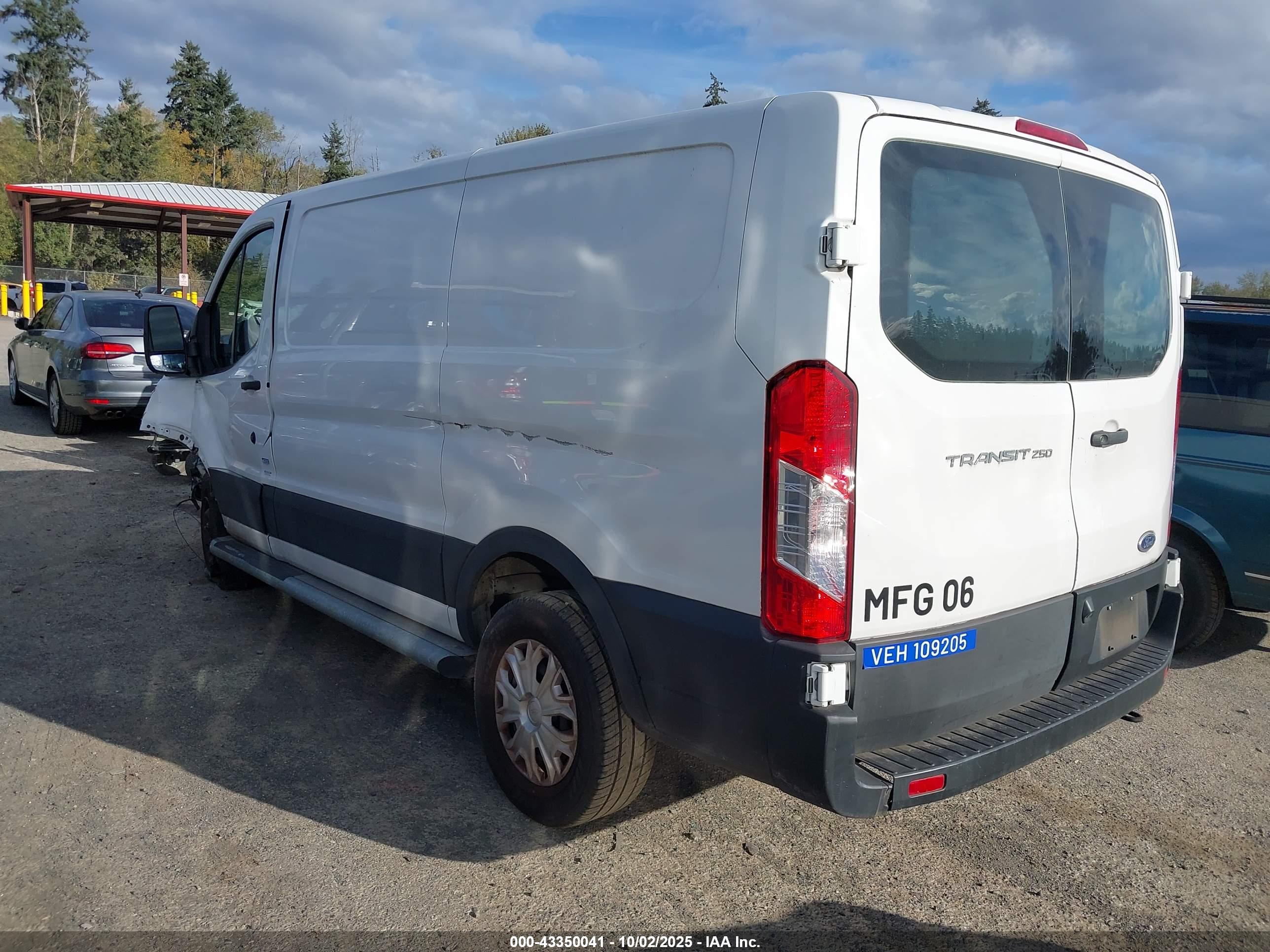 FORD TRANSIT-250 image 3