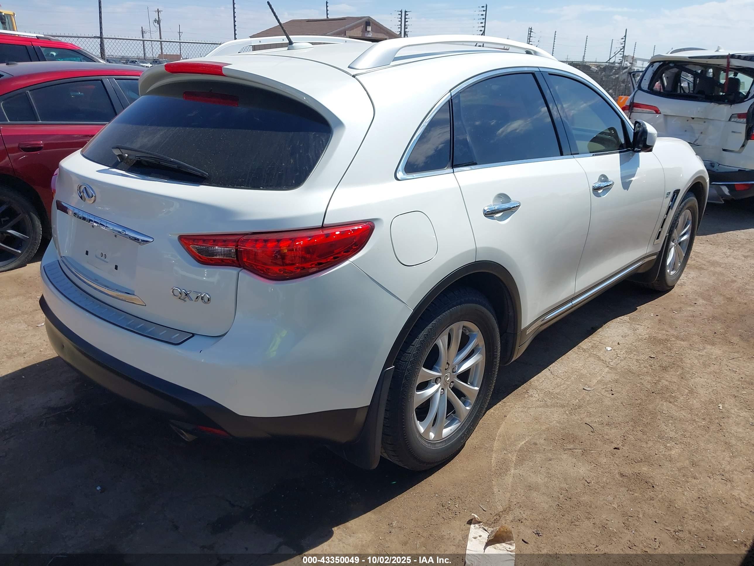 INFINITI QX70 image 4