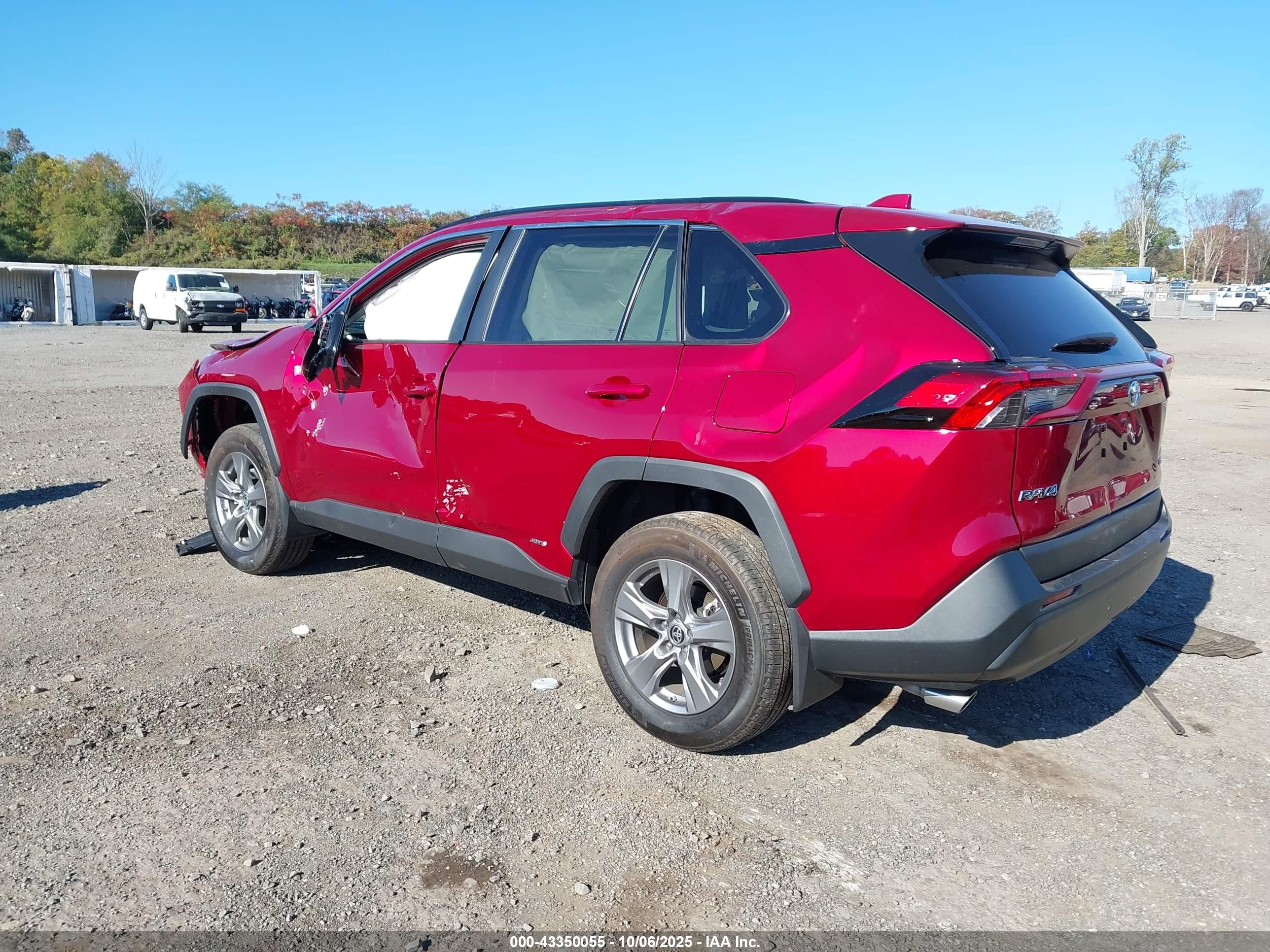 TOYOTA RAV4 image 3