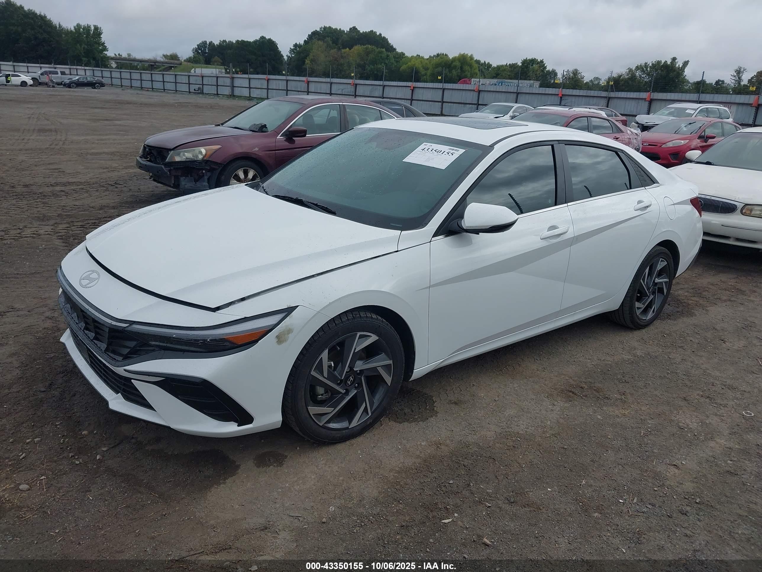 HYUNDAI ELANTRA image 2