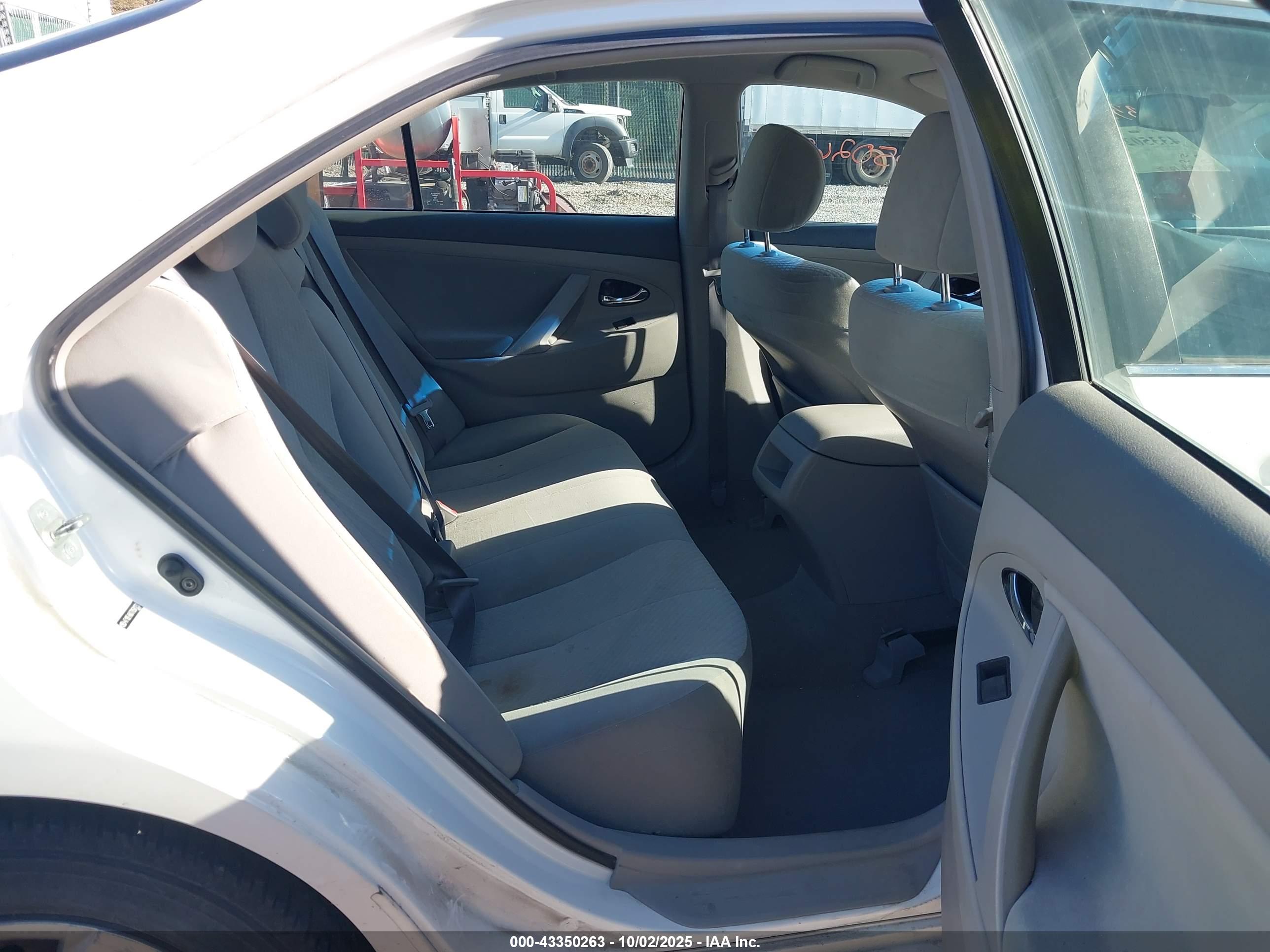 TOYOTA CAMRY image 8