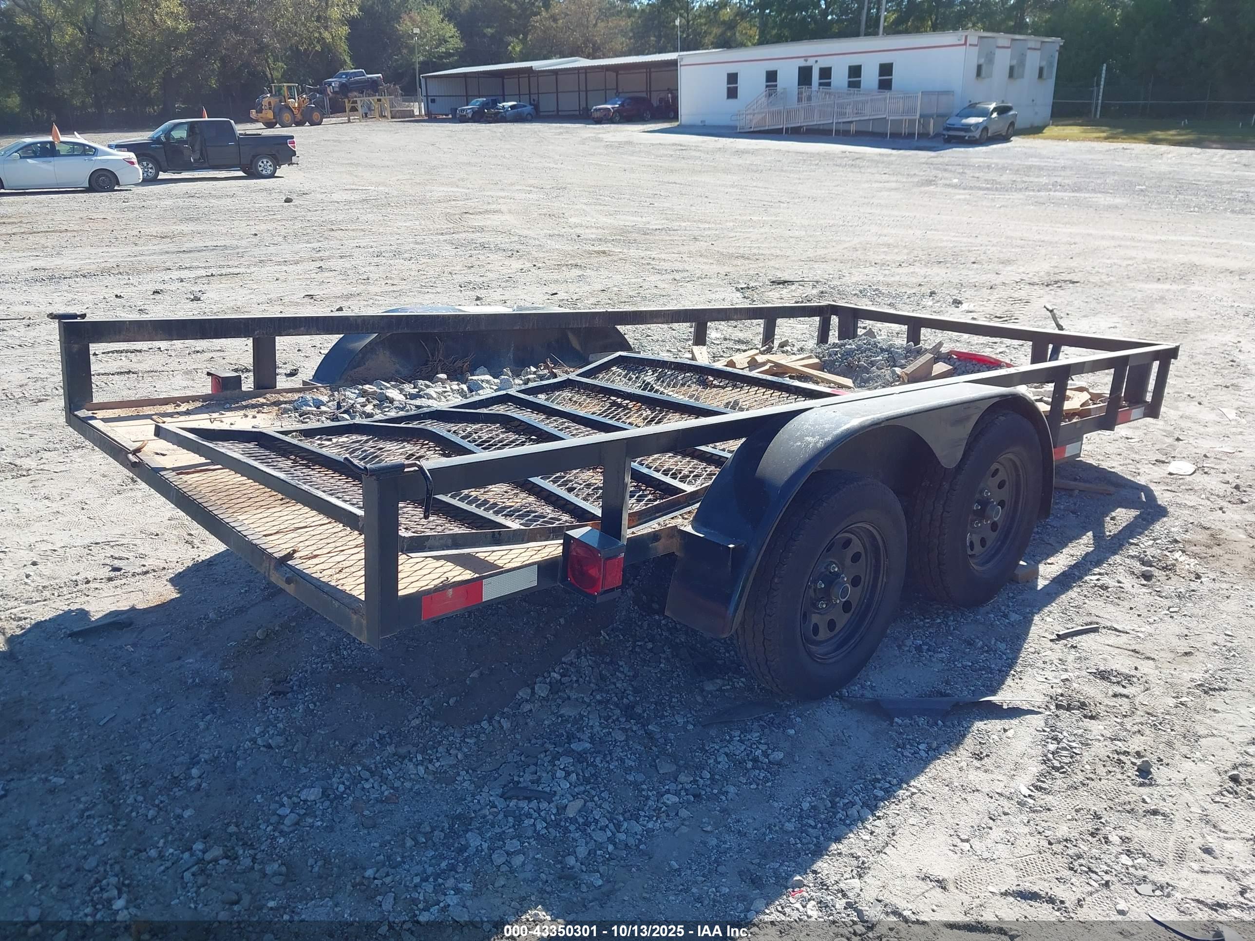 TRAILER TOP image 4