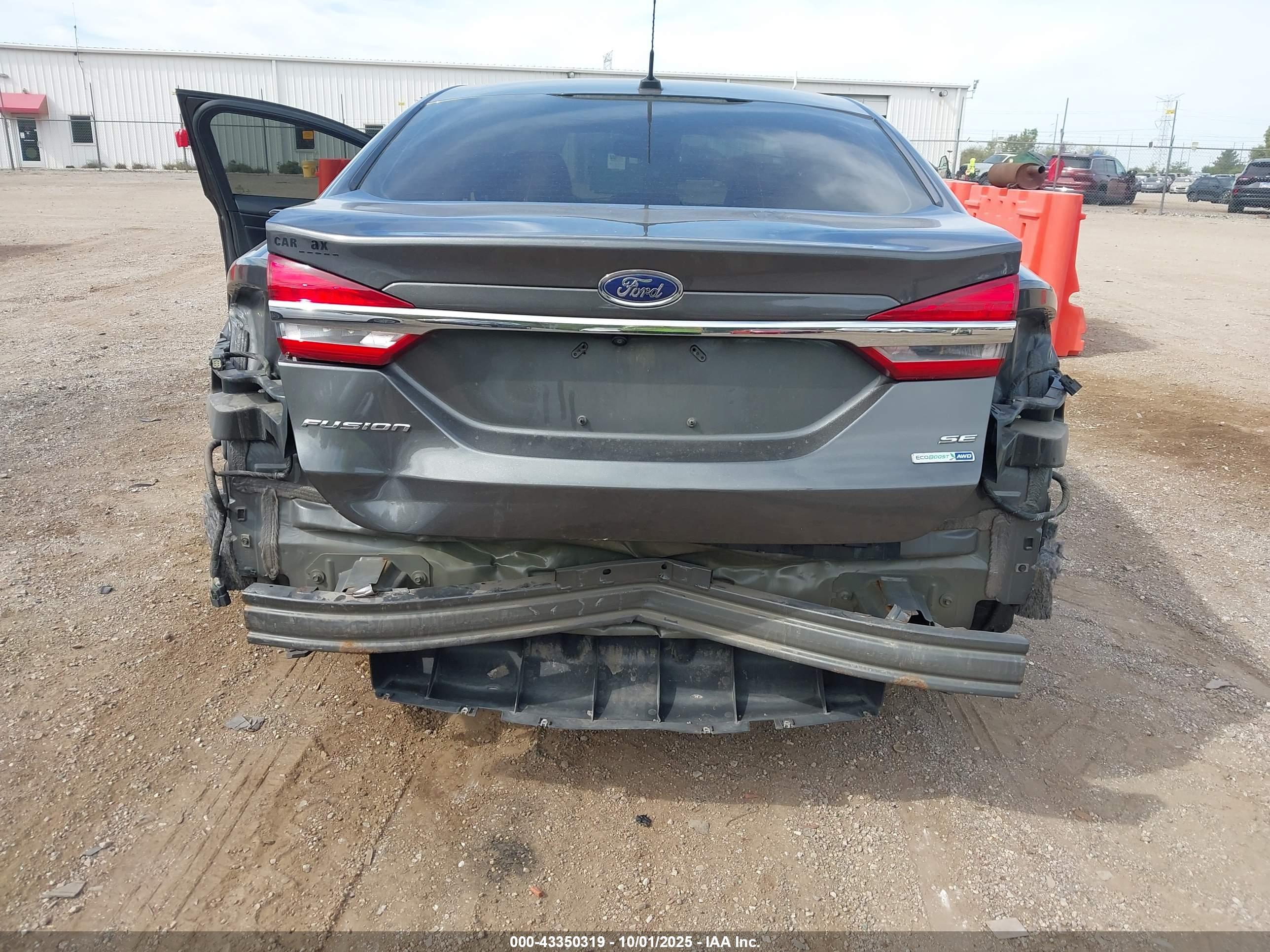 FORD FUSION image 6