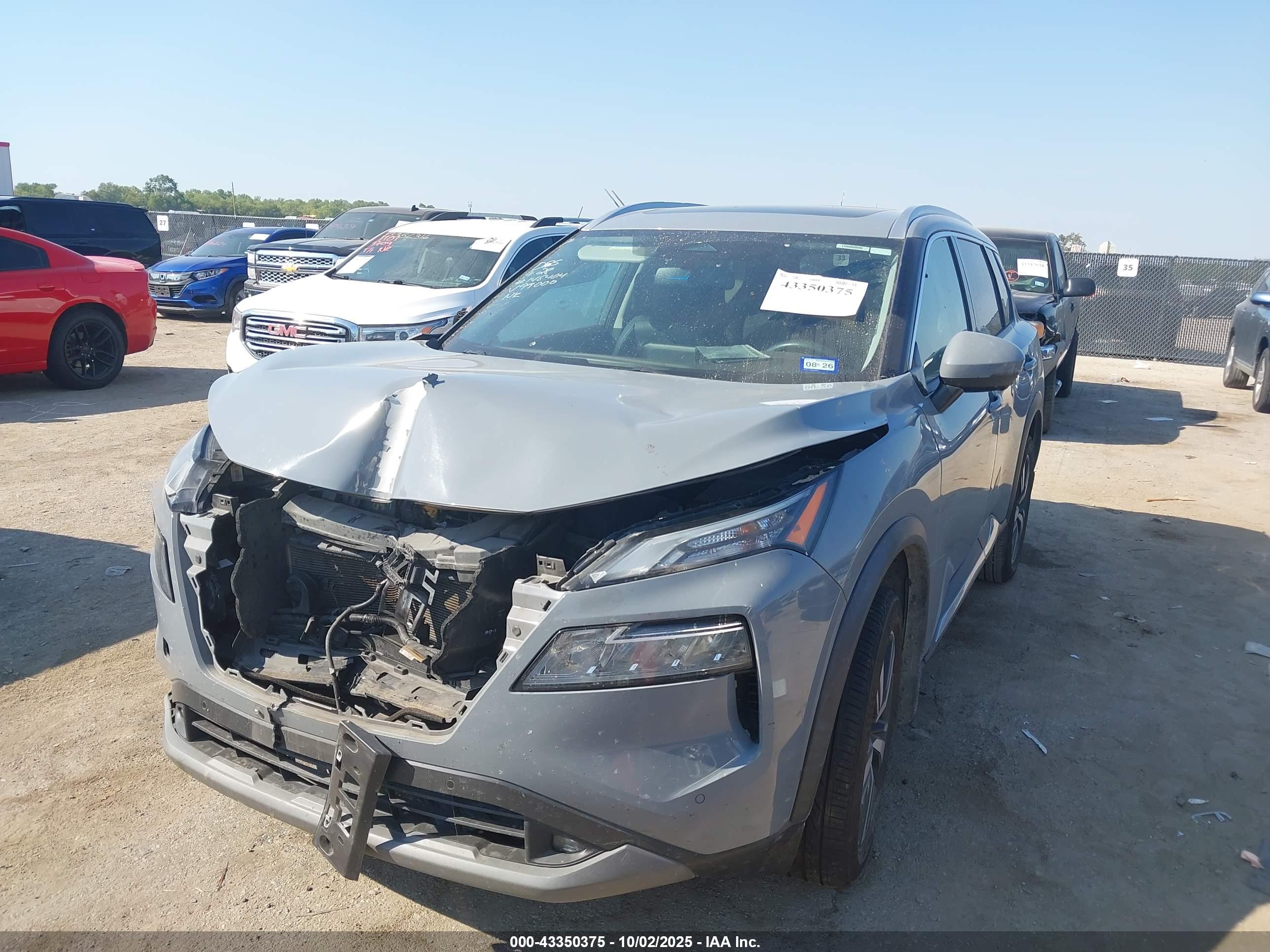 NISSAN ROGUE image 2