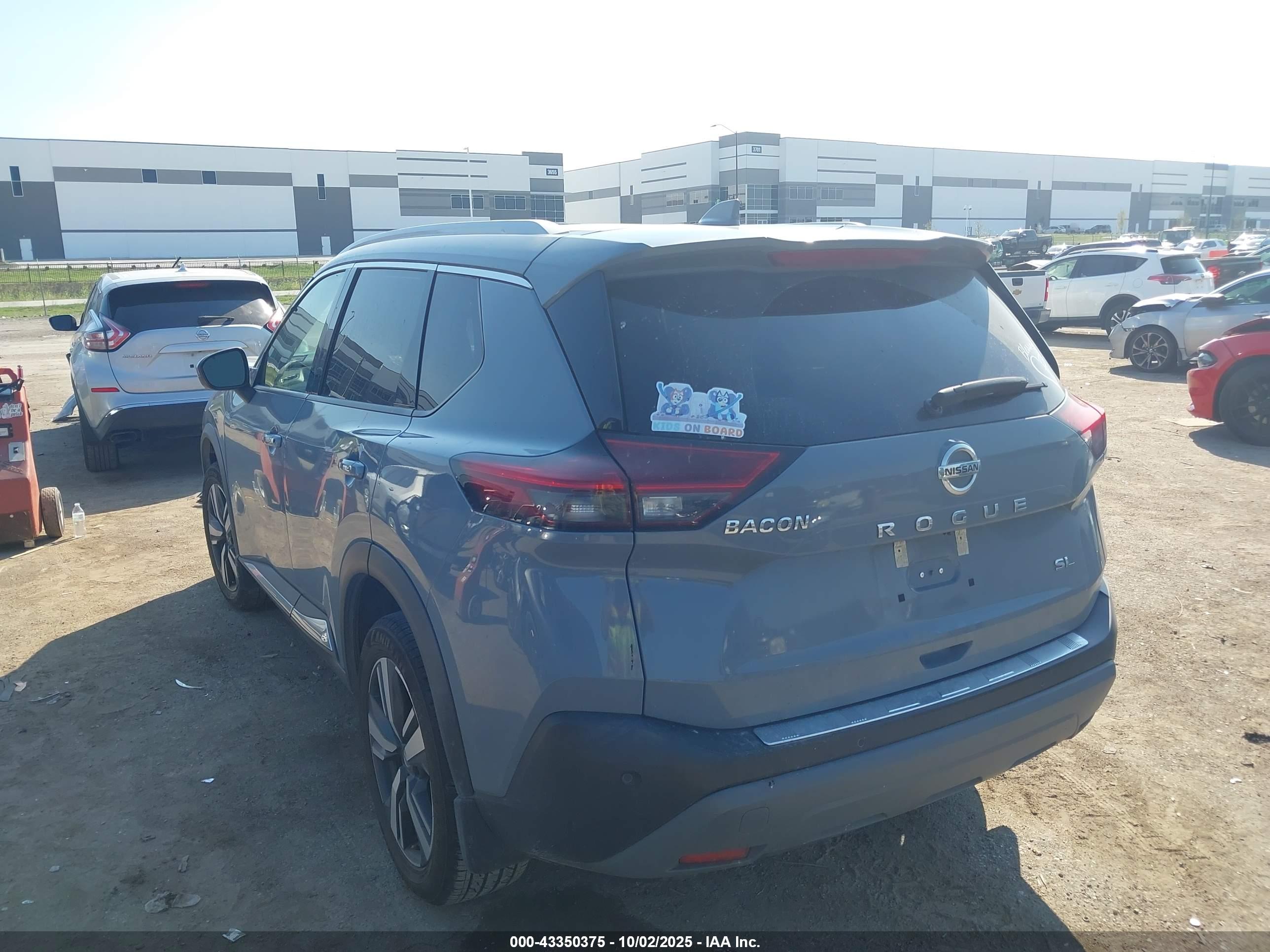 NISSAN ROGUE image 3