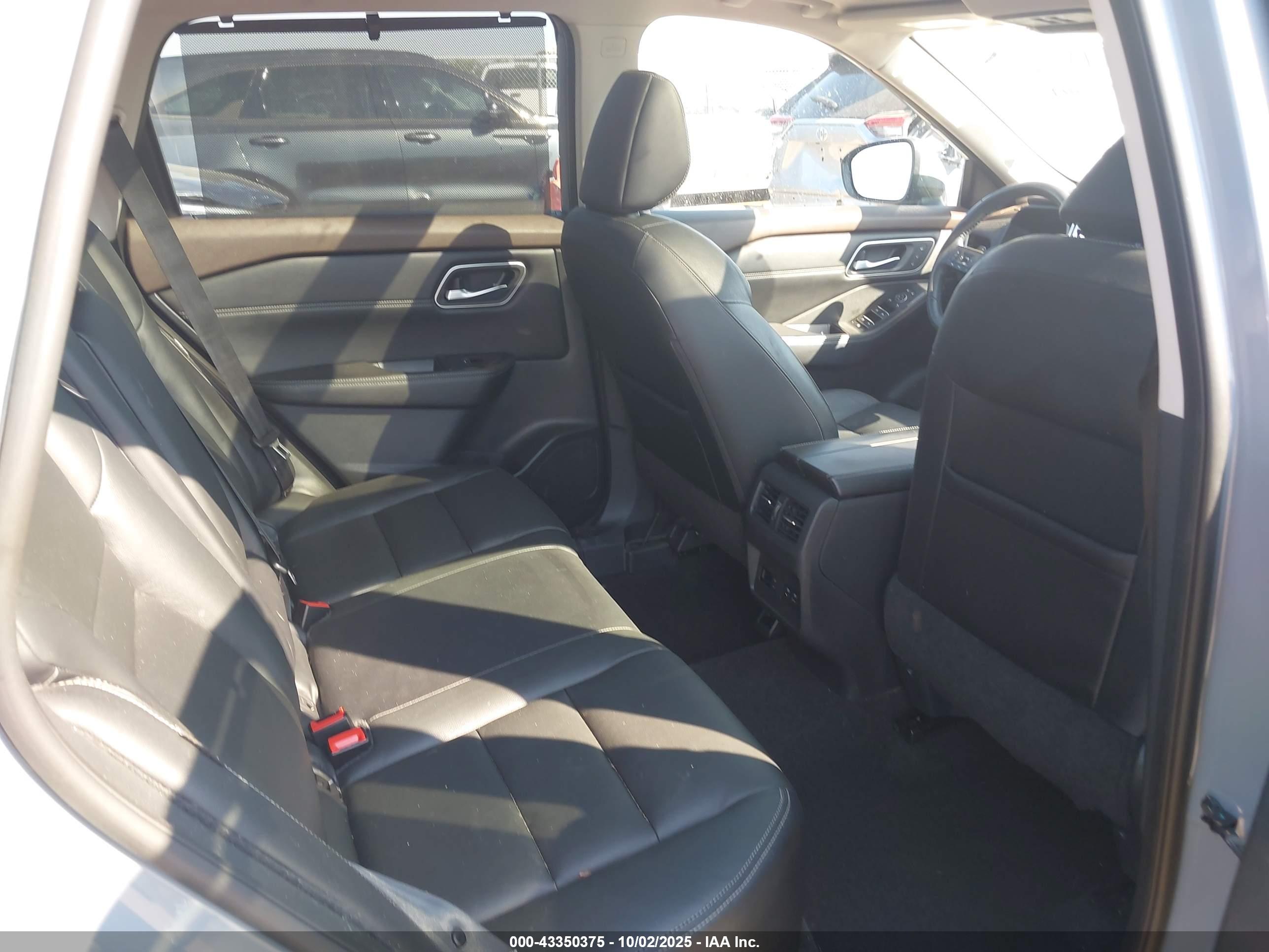 NISSAN ROGUE image 8