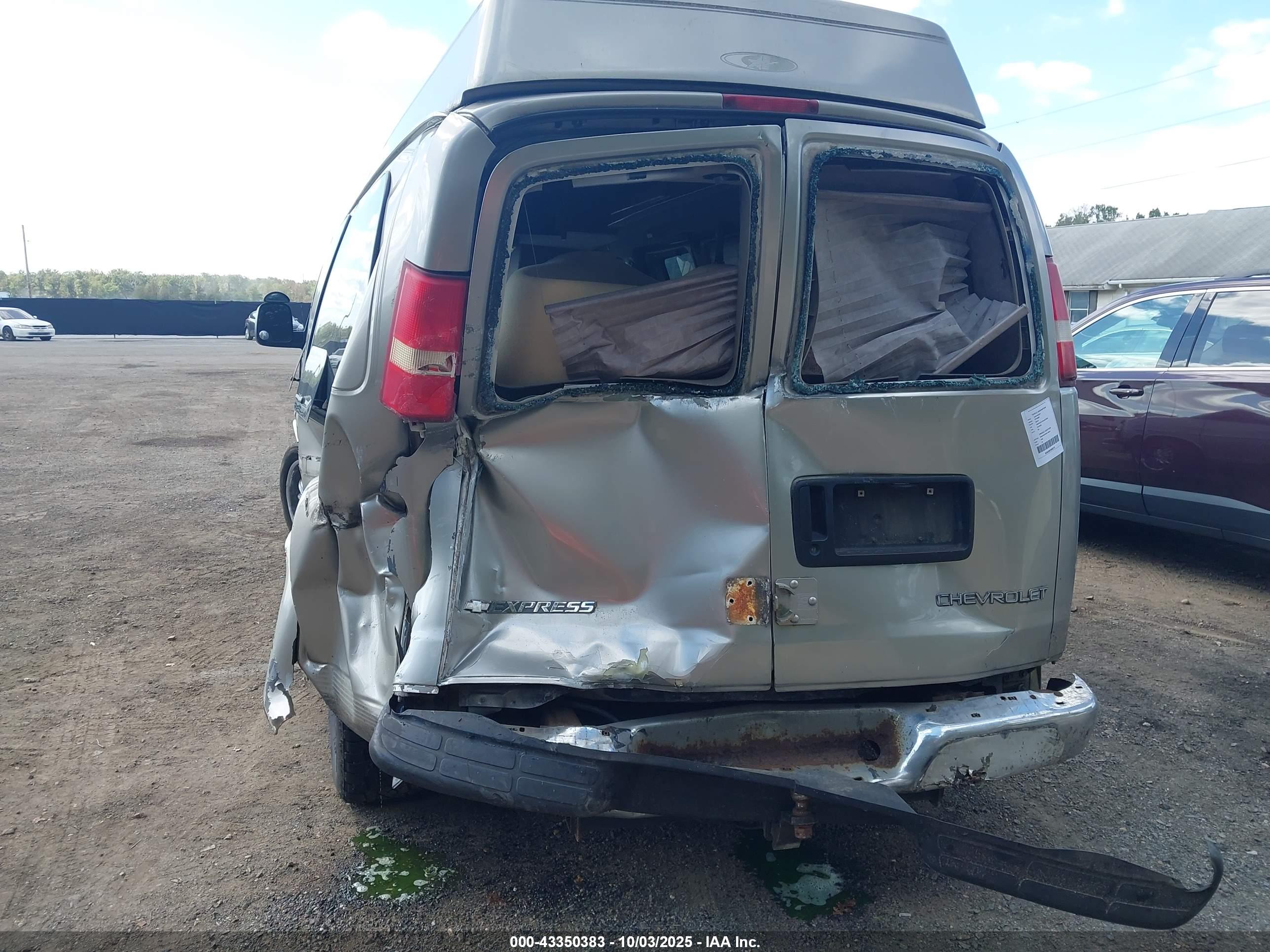 CHEVROLET EXPRESS image 6
