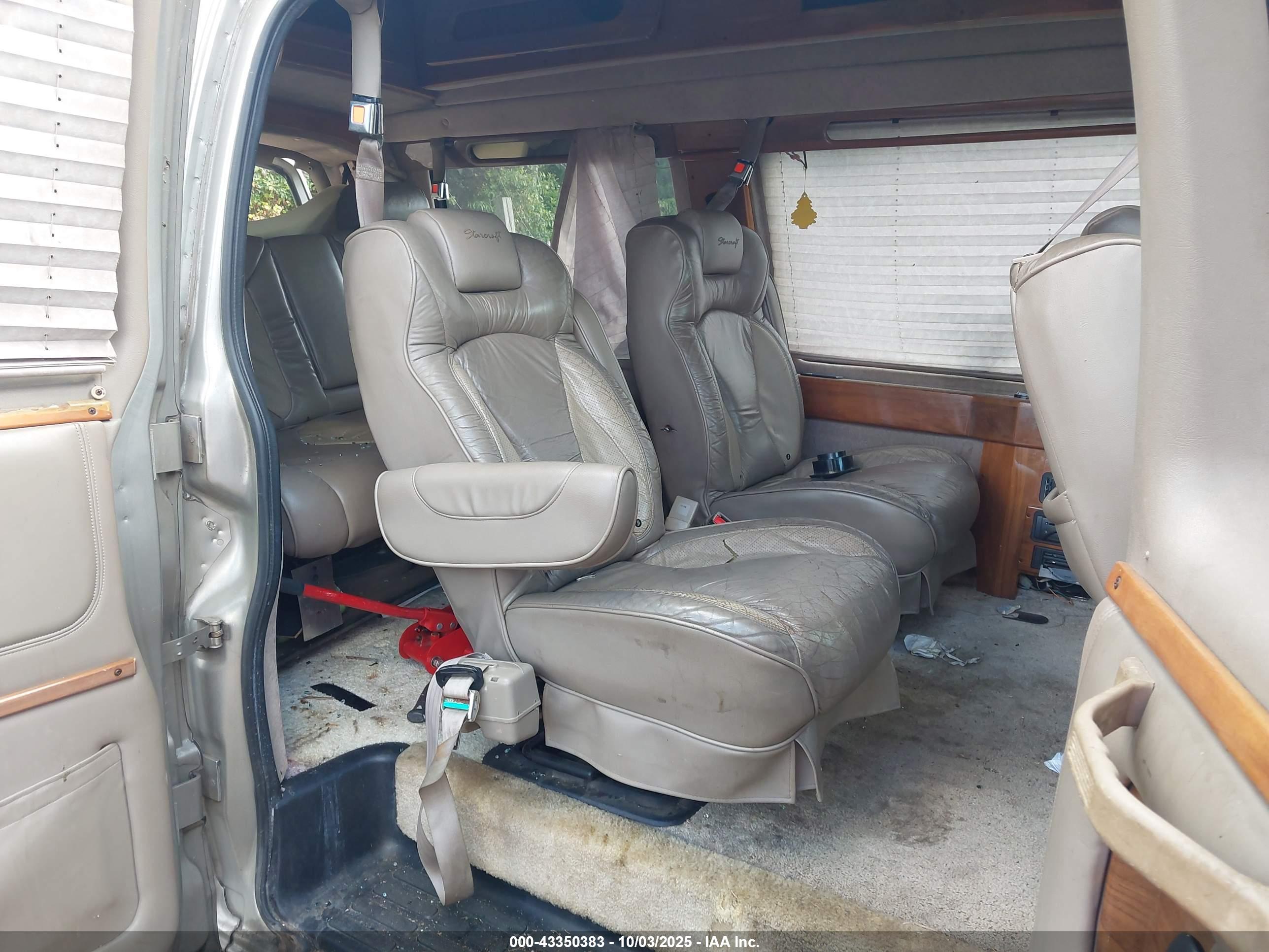 CHEVROLET EXPRESS image 8