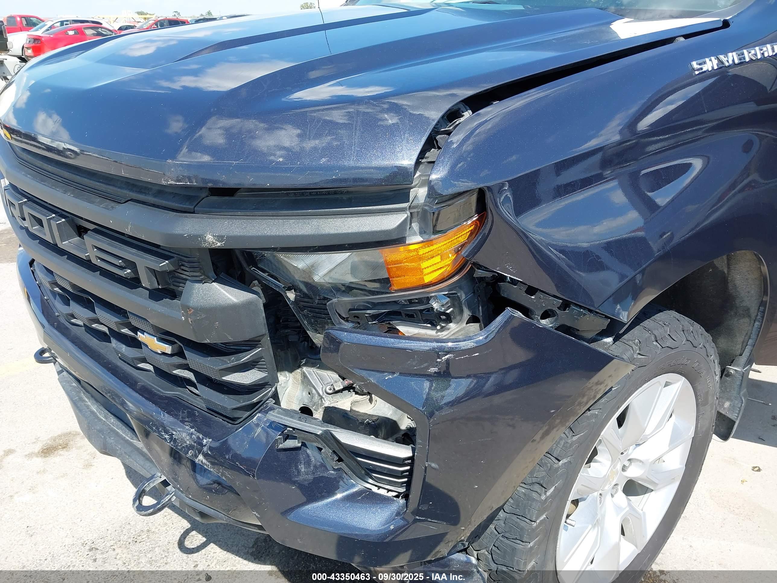 CHEVROLET SILVERADO image 6