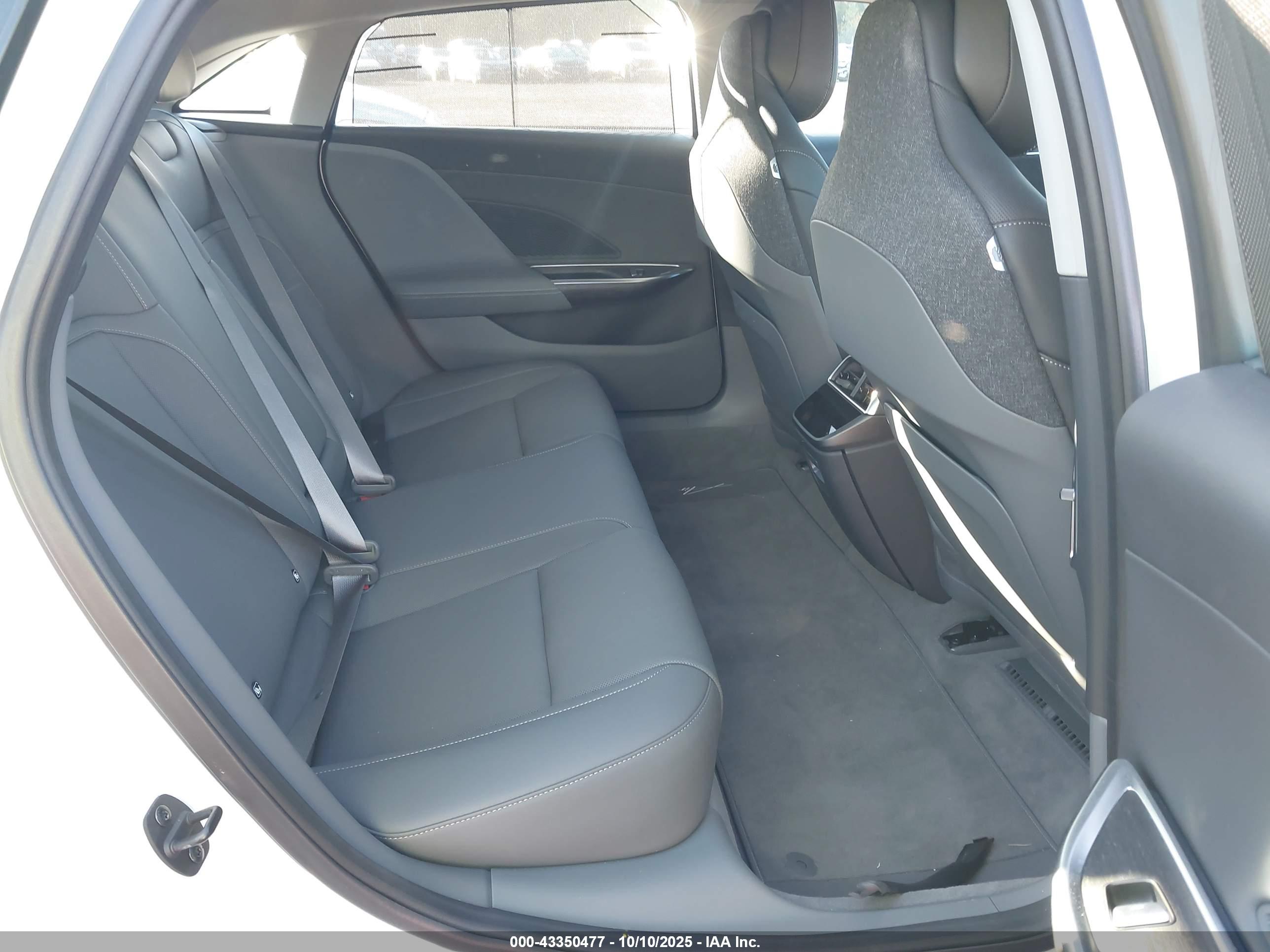 LUCID AIR image 8