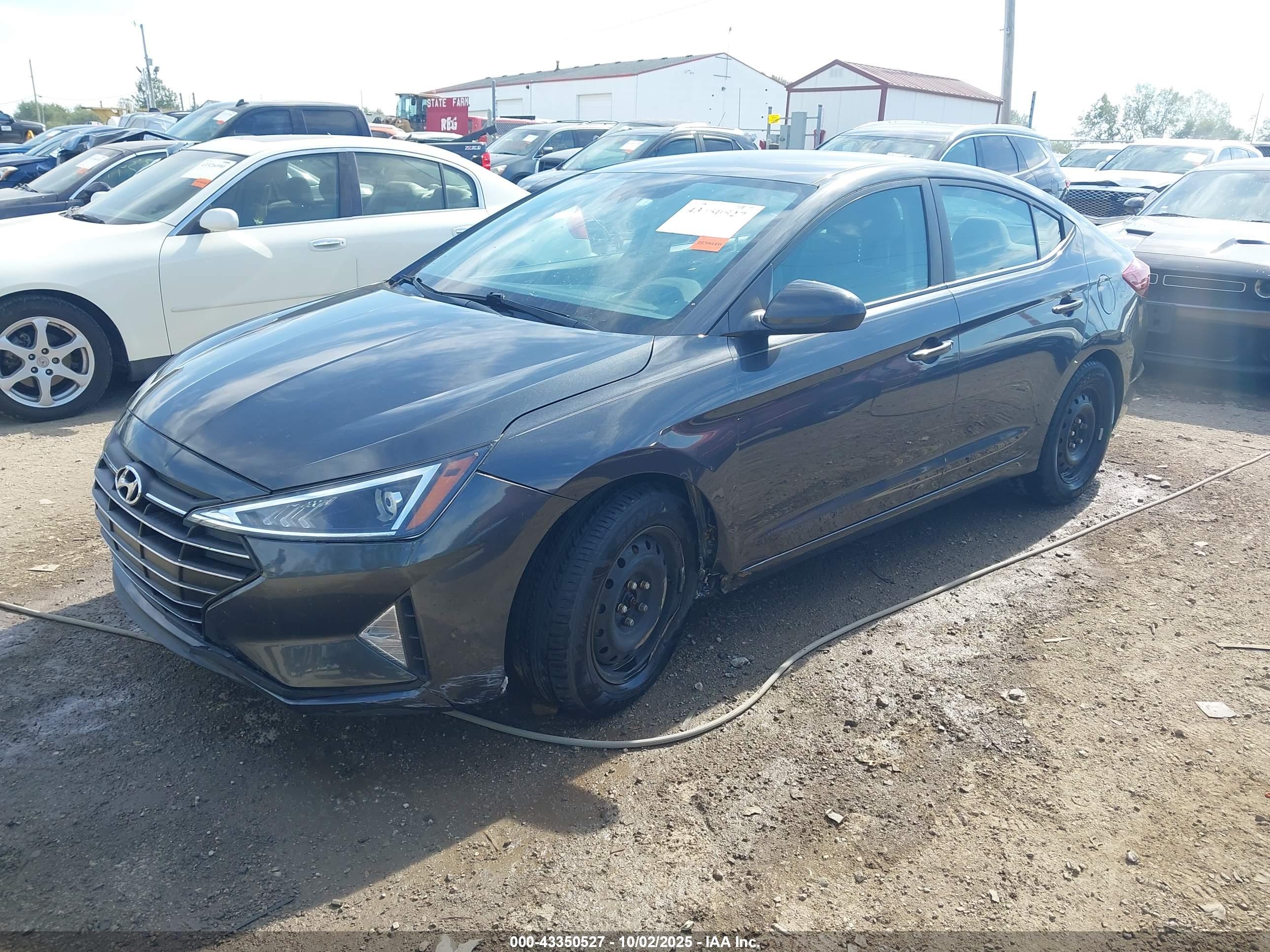 HYUNDAI ELANTRA image 2