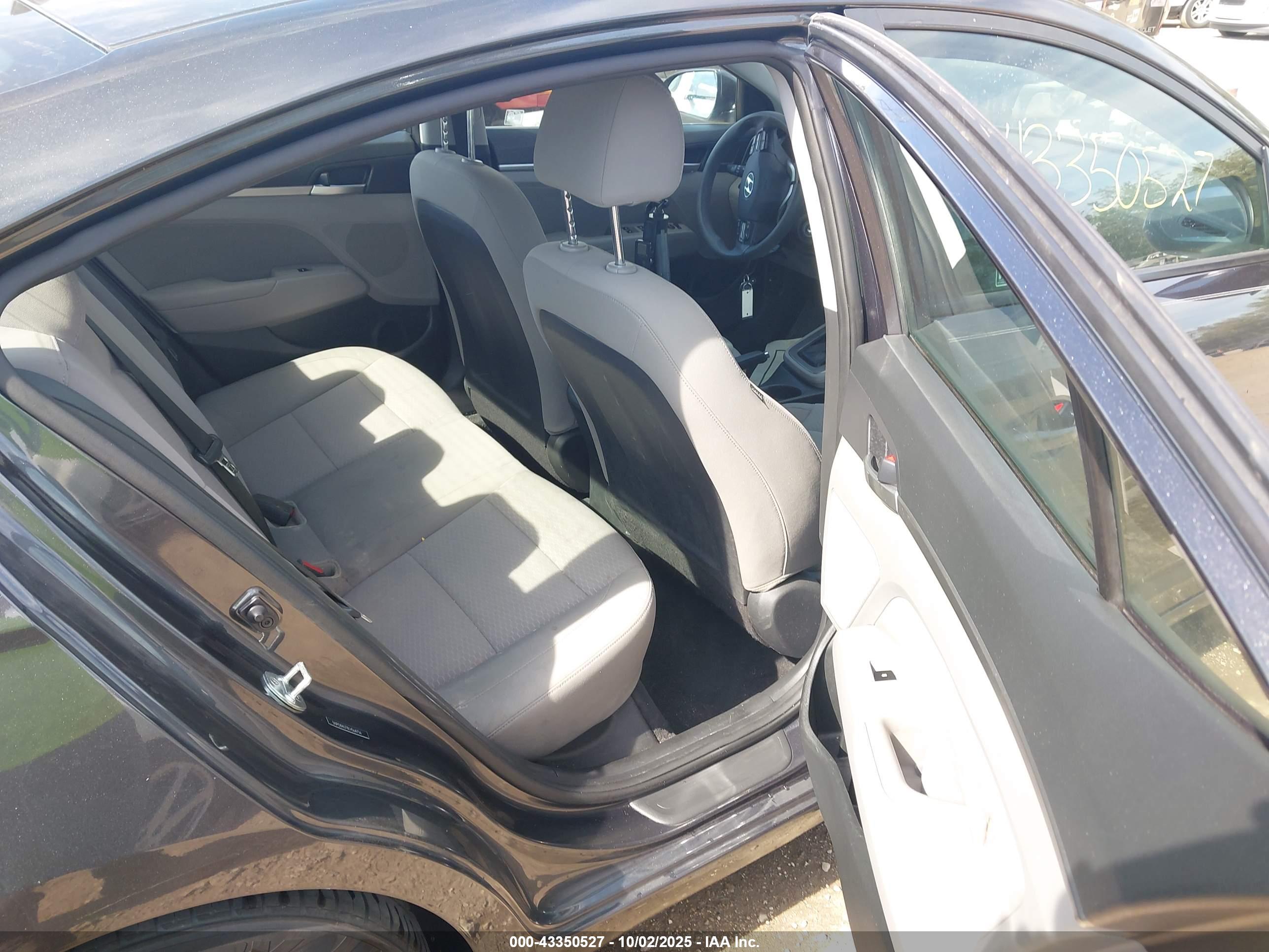 HYUNDAI ELANTRA image 8