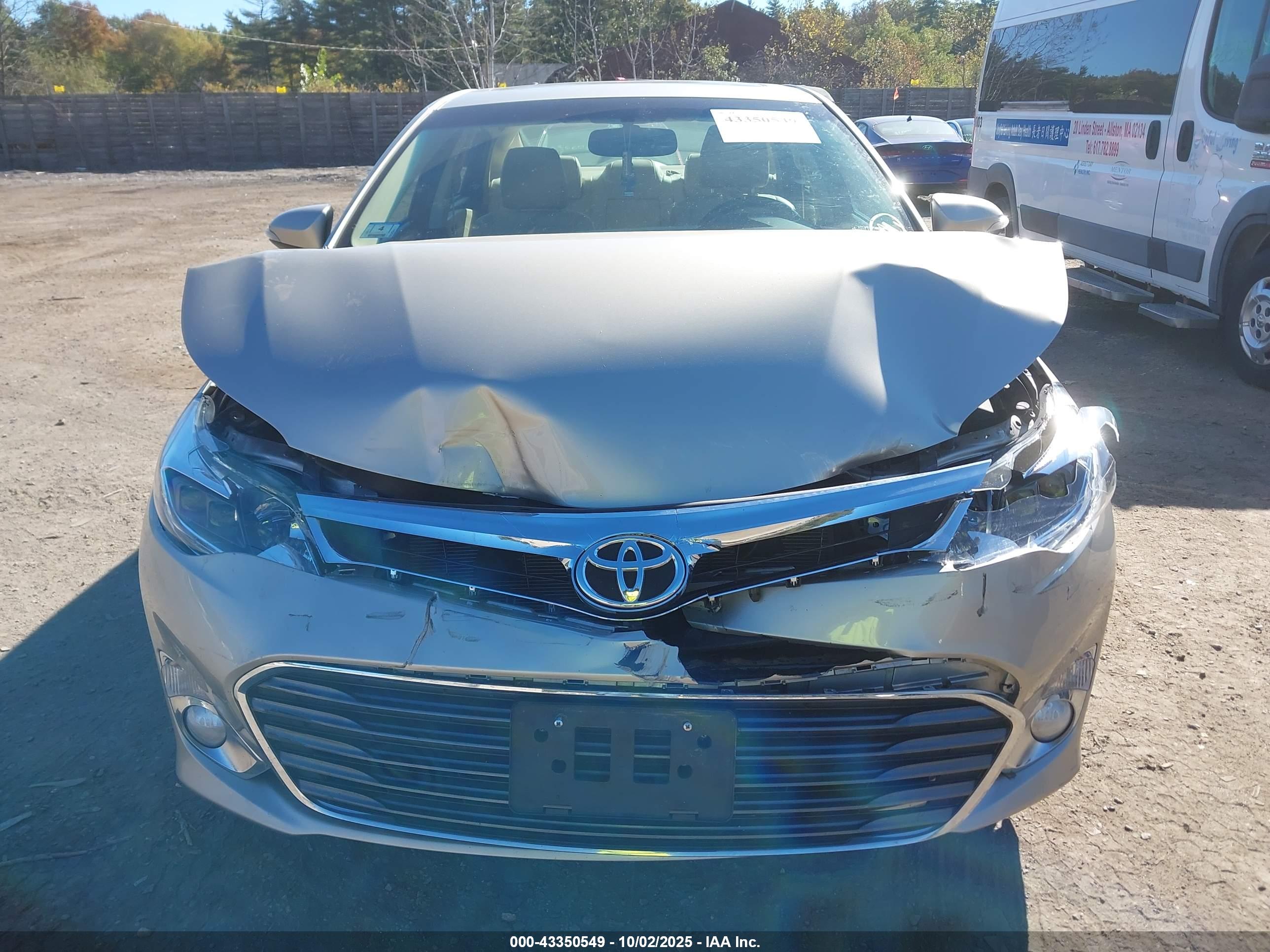 TOYOTA AVALON image 6