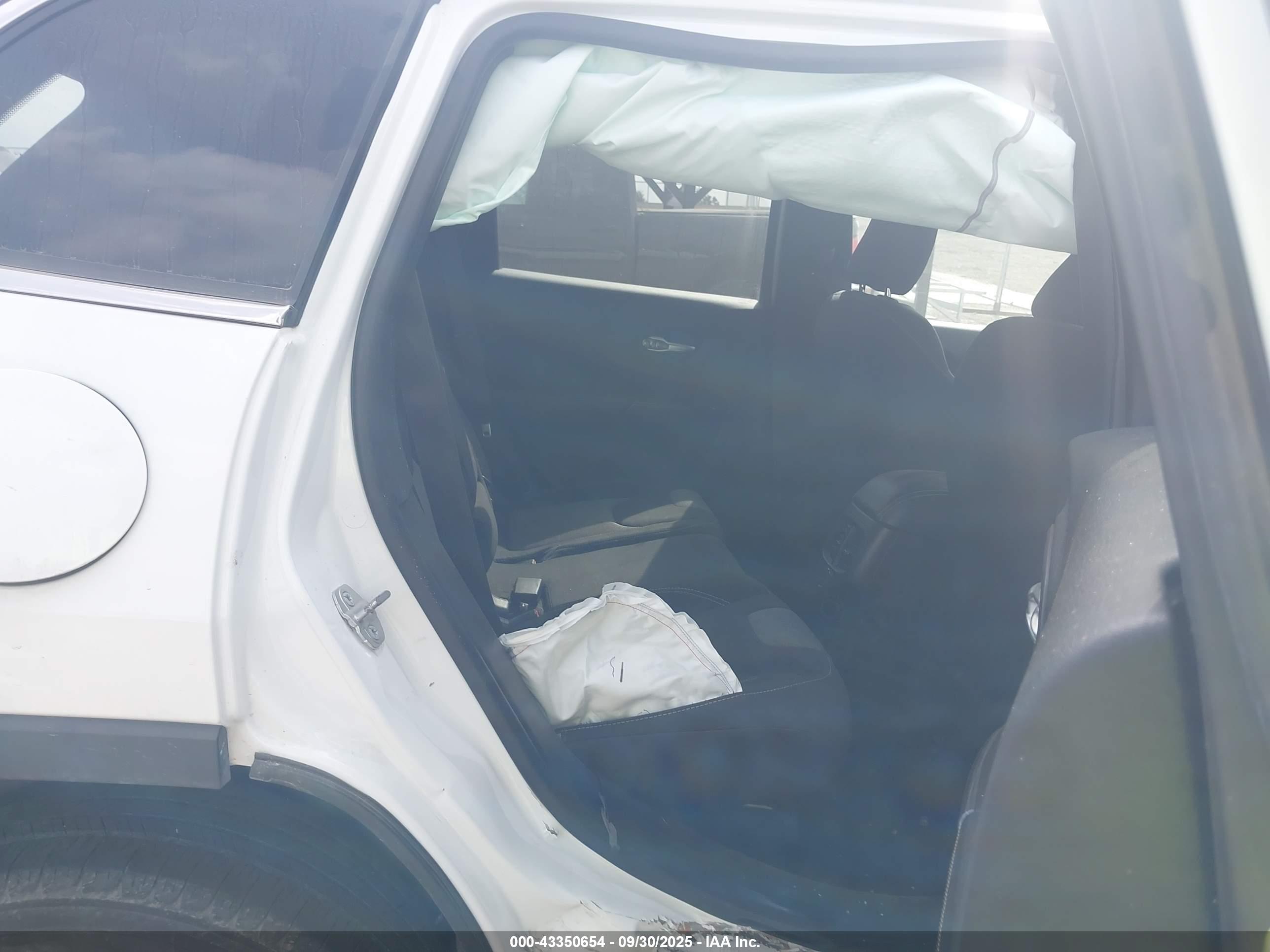 JEEP CHEROKEE image 8