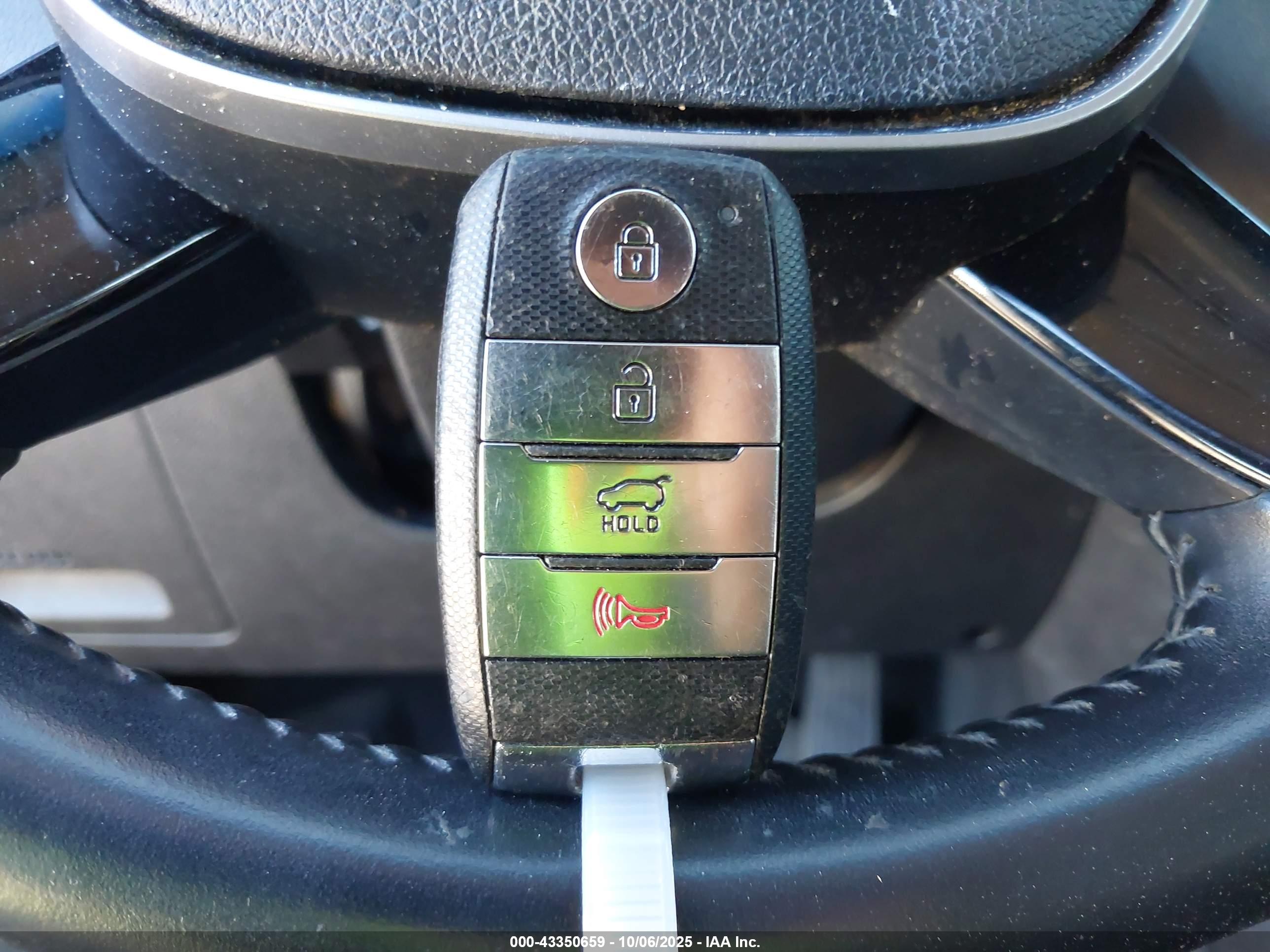 KIA SORENTO image 11
