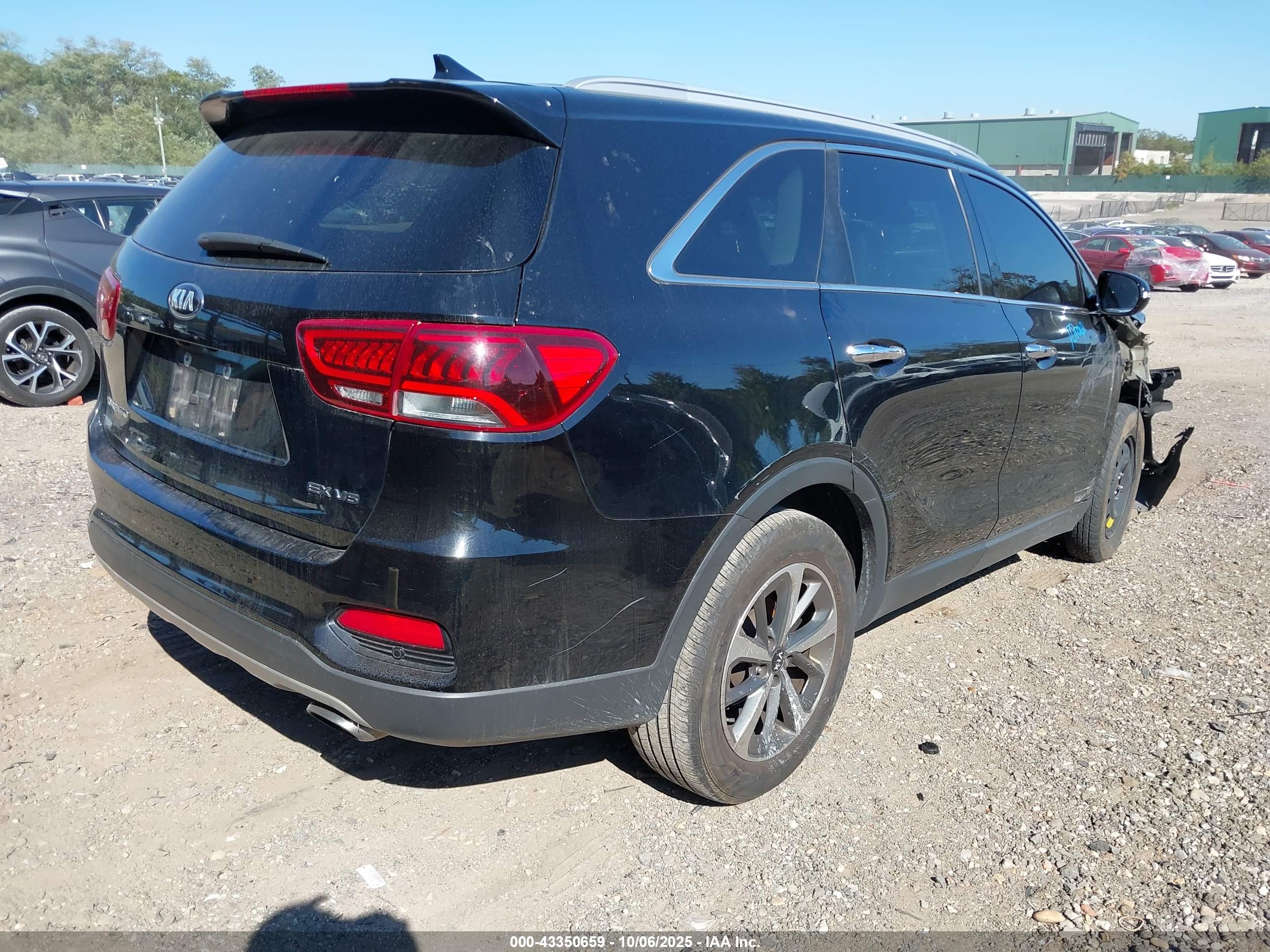 KIA SORENTO image 4