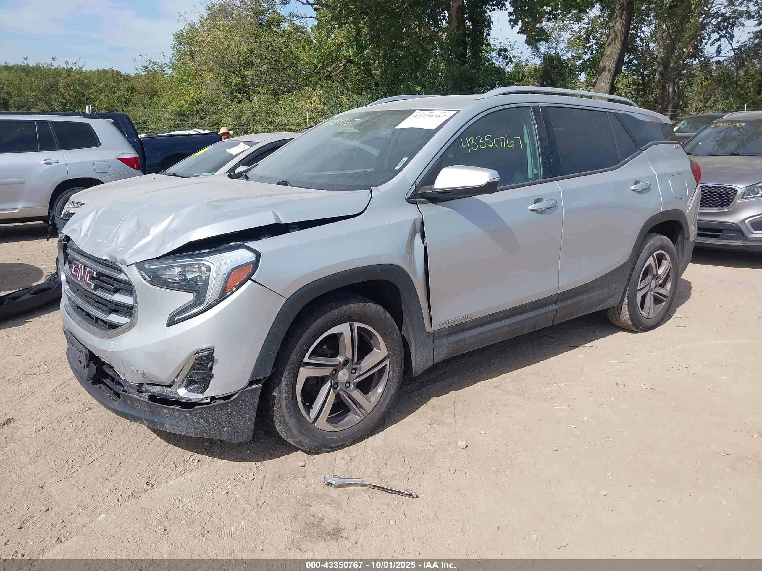 GMC TERRAIN image 2