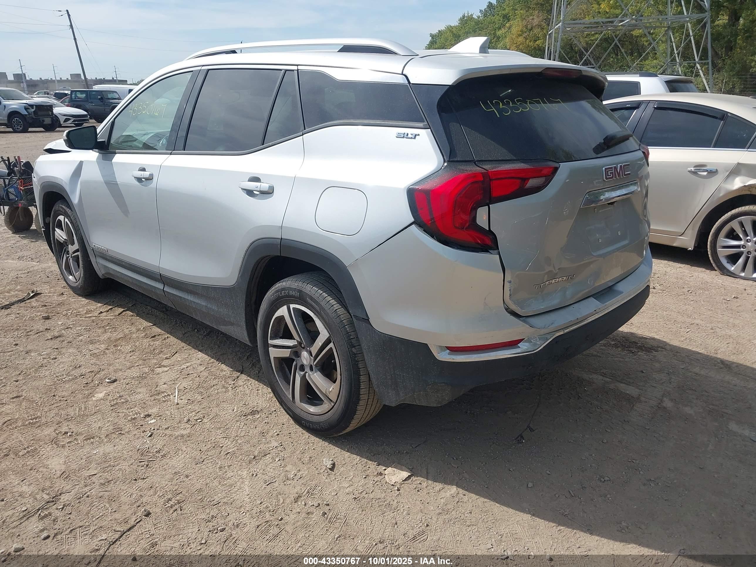 GMC TERRAIN image 3