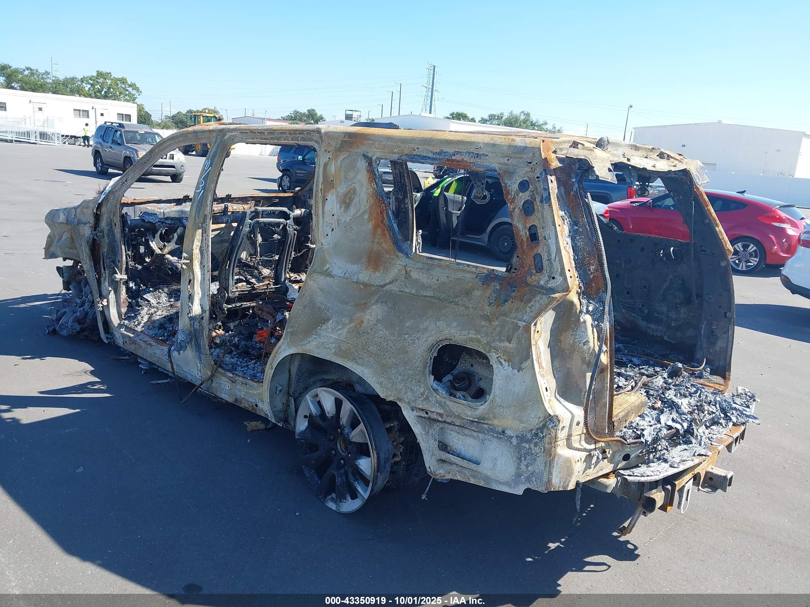 CHEVROLET TAHOE image 3