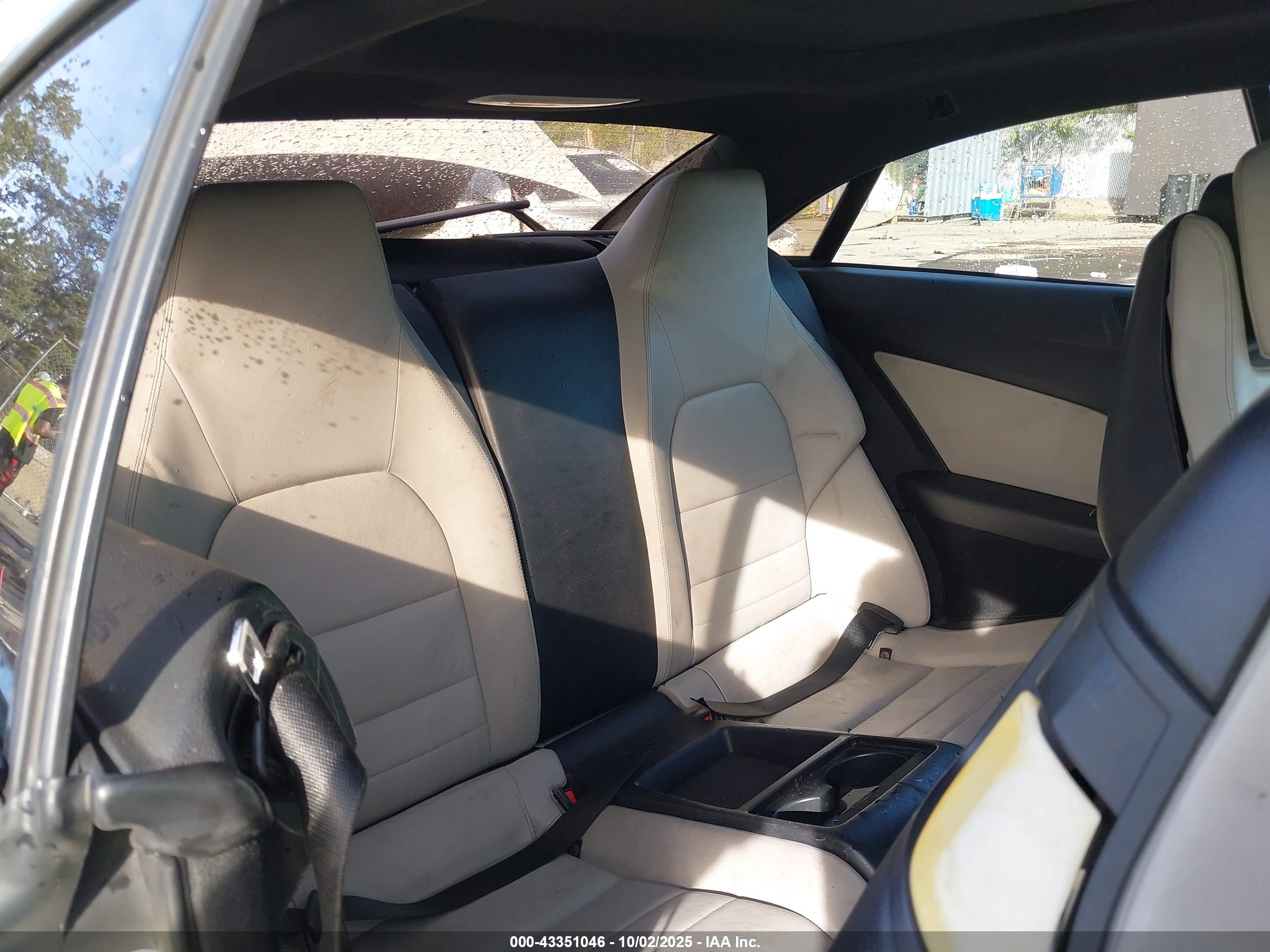 MERCEDES-BENZ E image 8