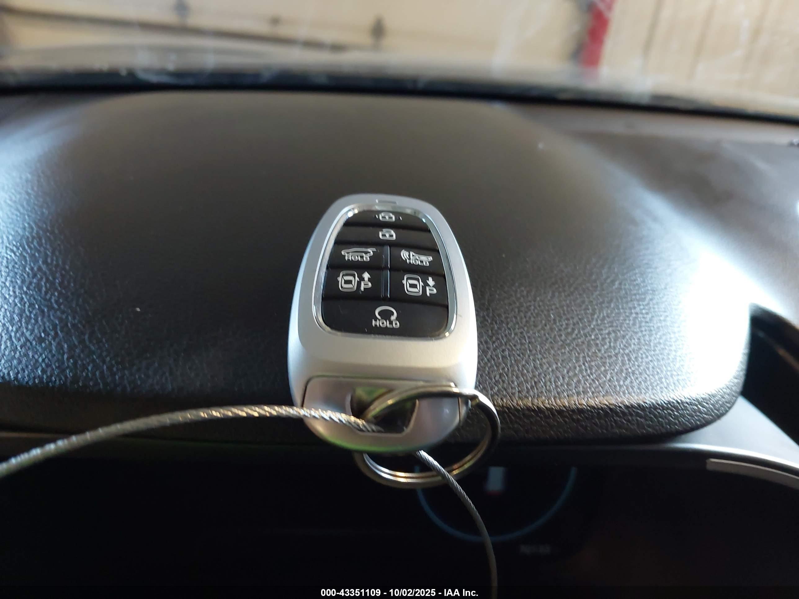 HYUNDAI SANTA image 11