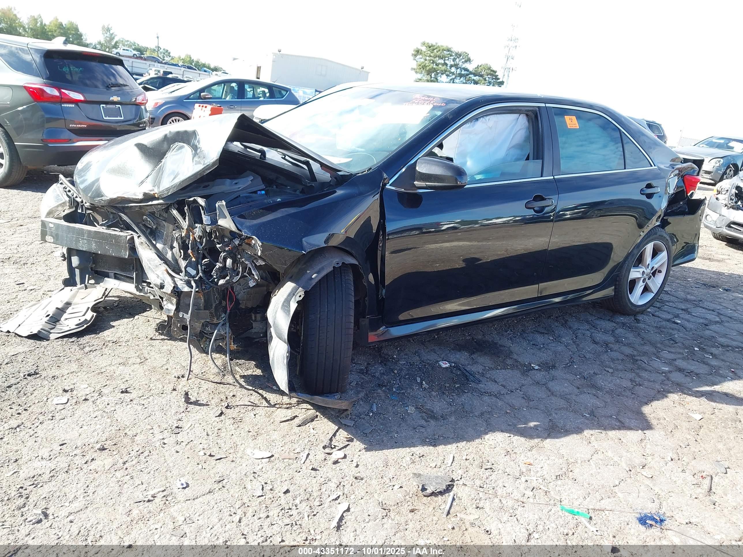 TOYOTA CAMRY image 2