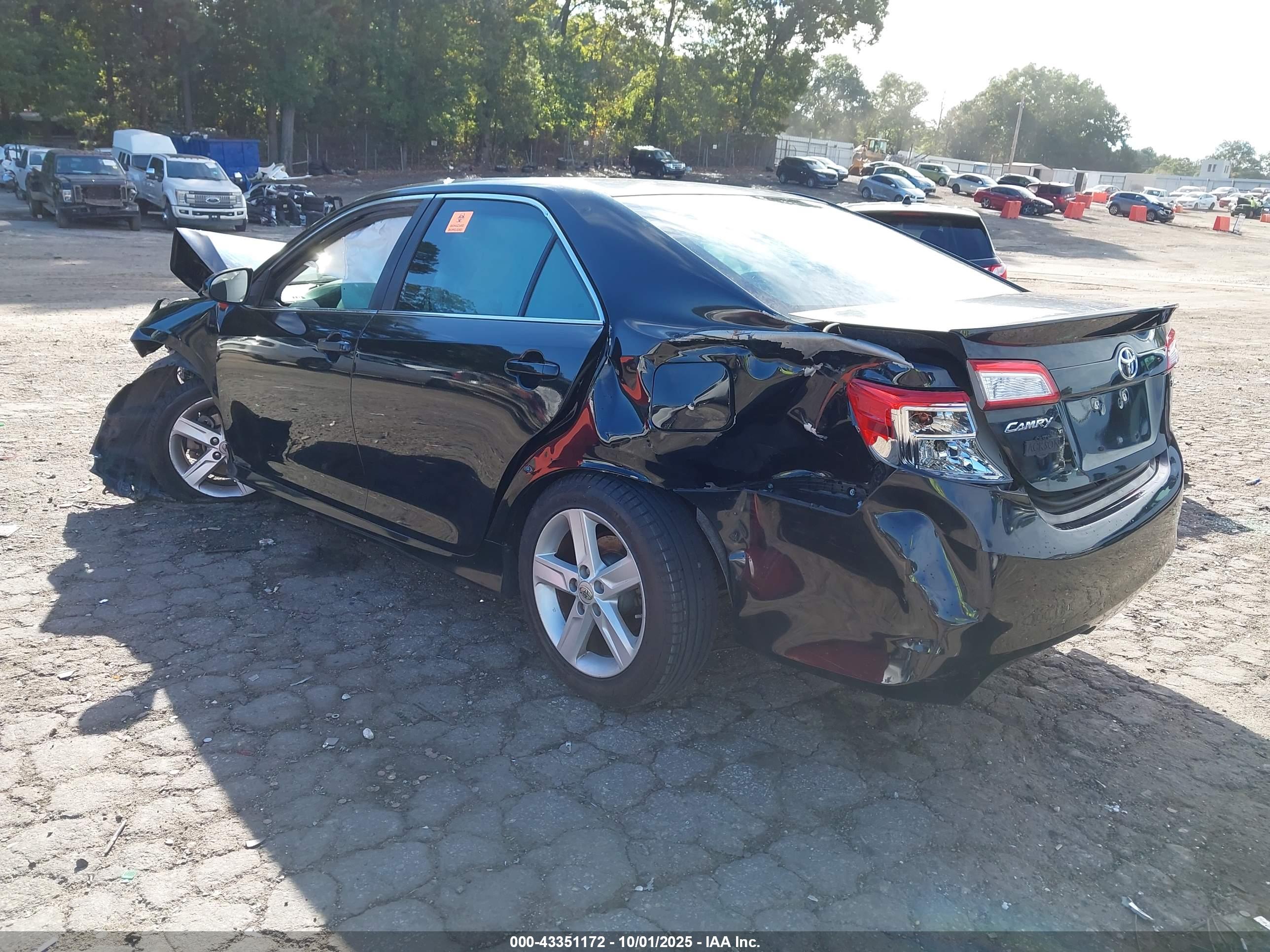 TOYOTA CAMRY image 3