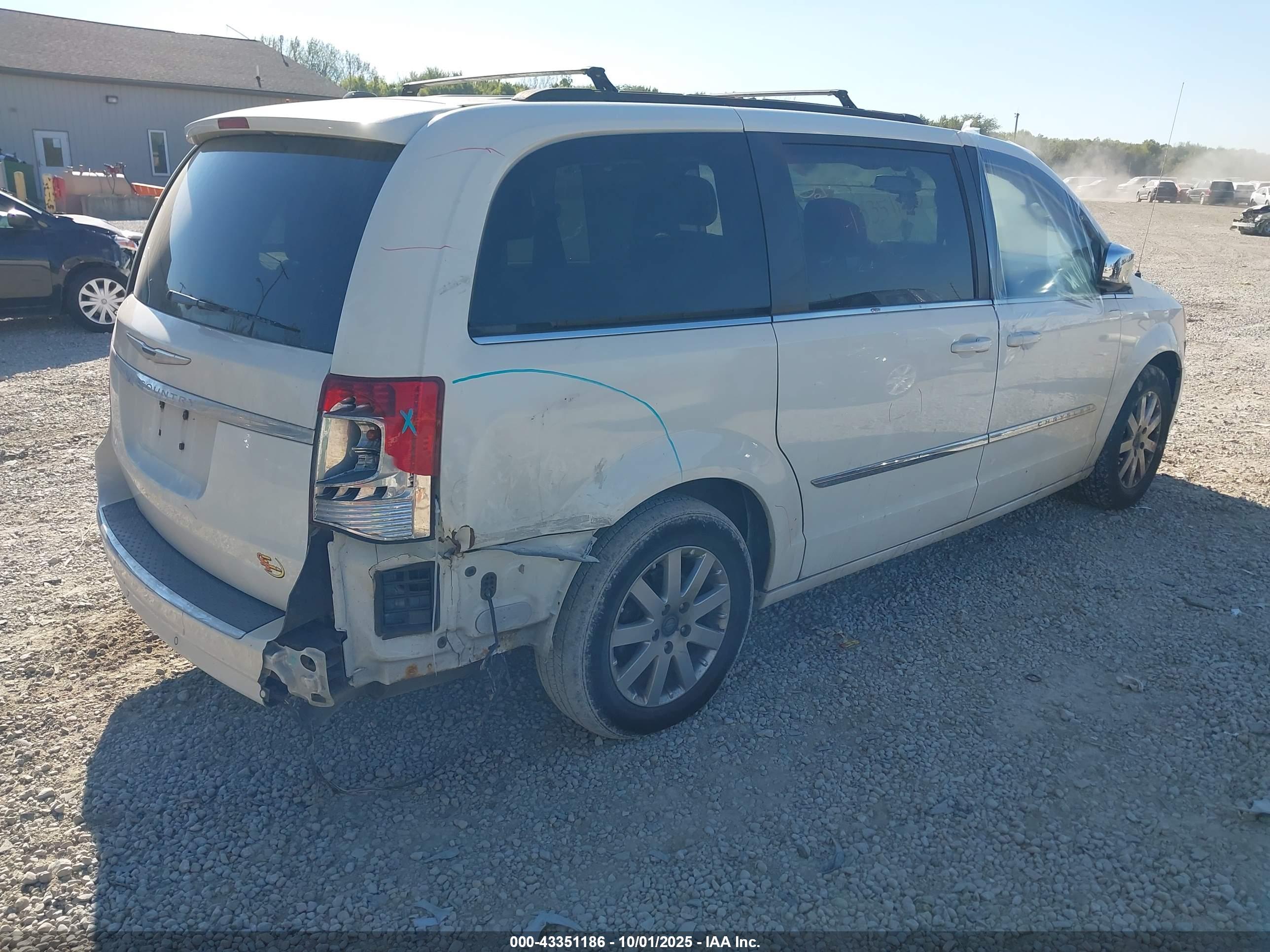 CHRYSLER TOWN image 4