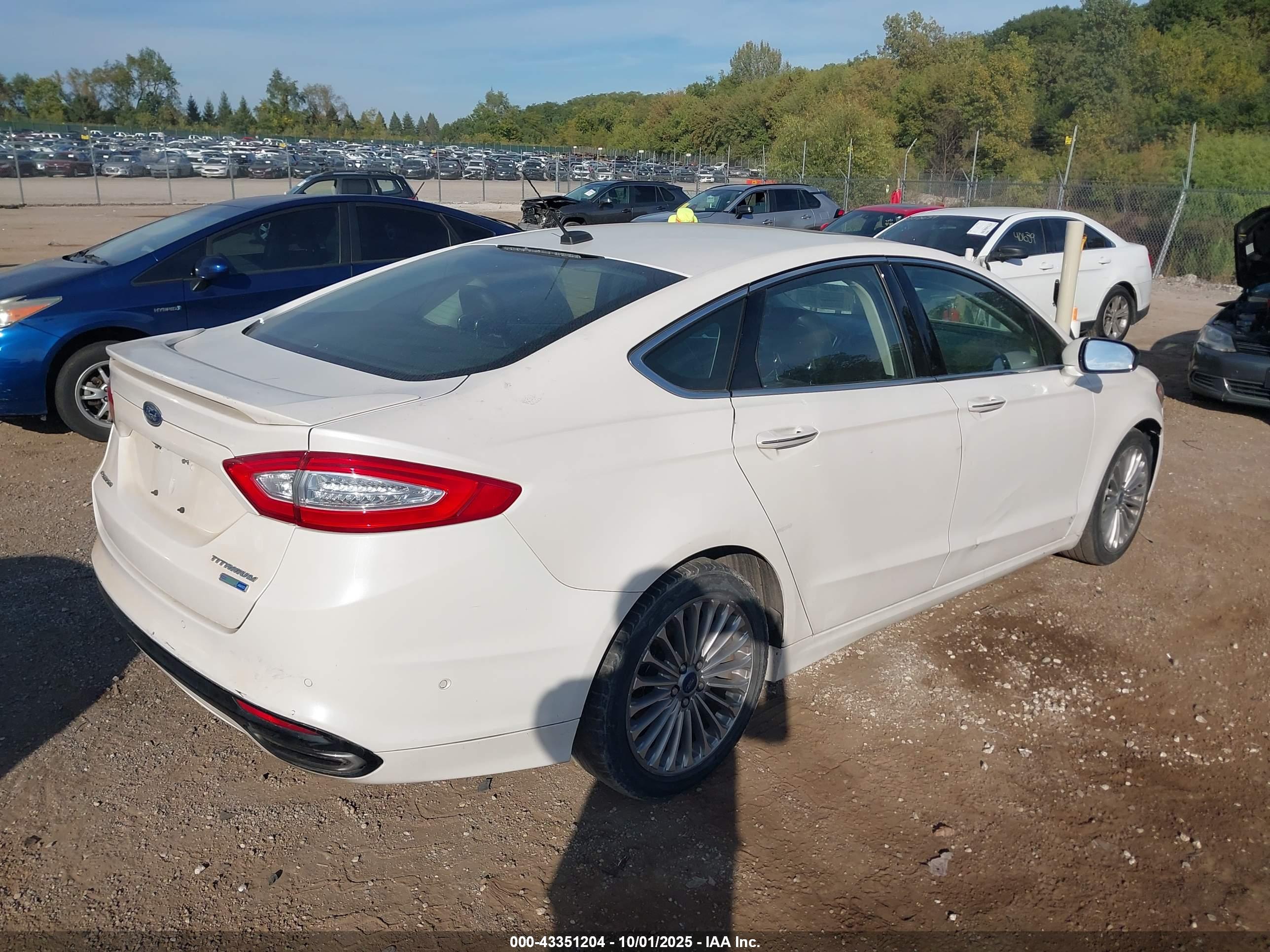 FORD FUSION image 4
