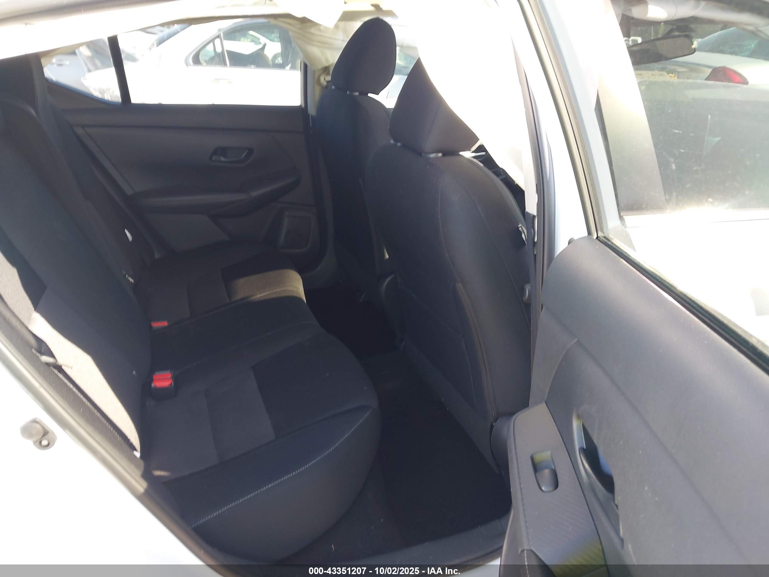 NISSAN SENTRA image 8