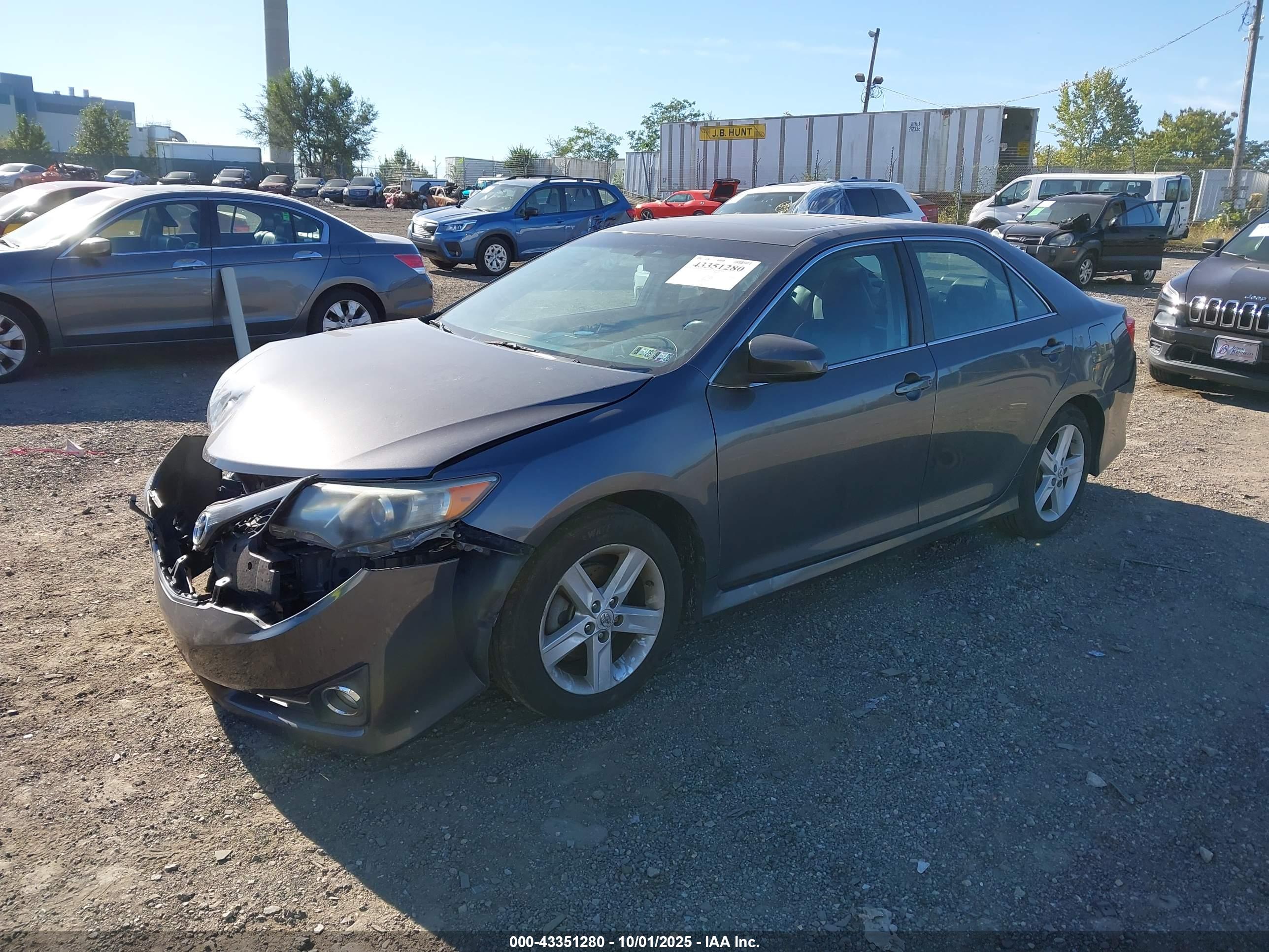 TOYOTA CAMRY image 2