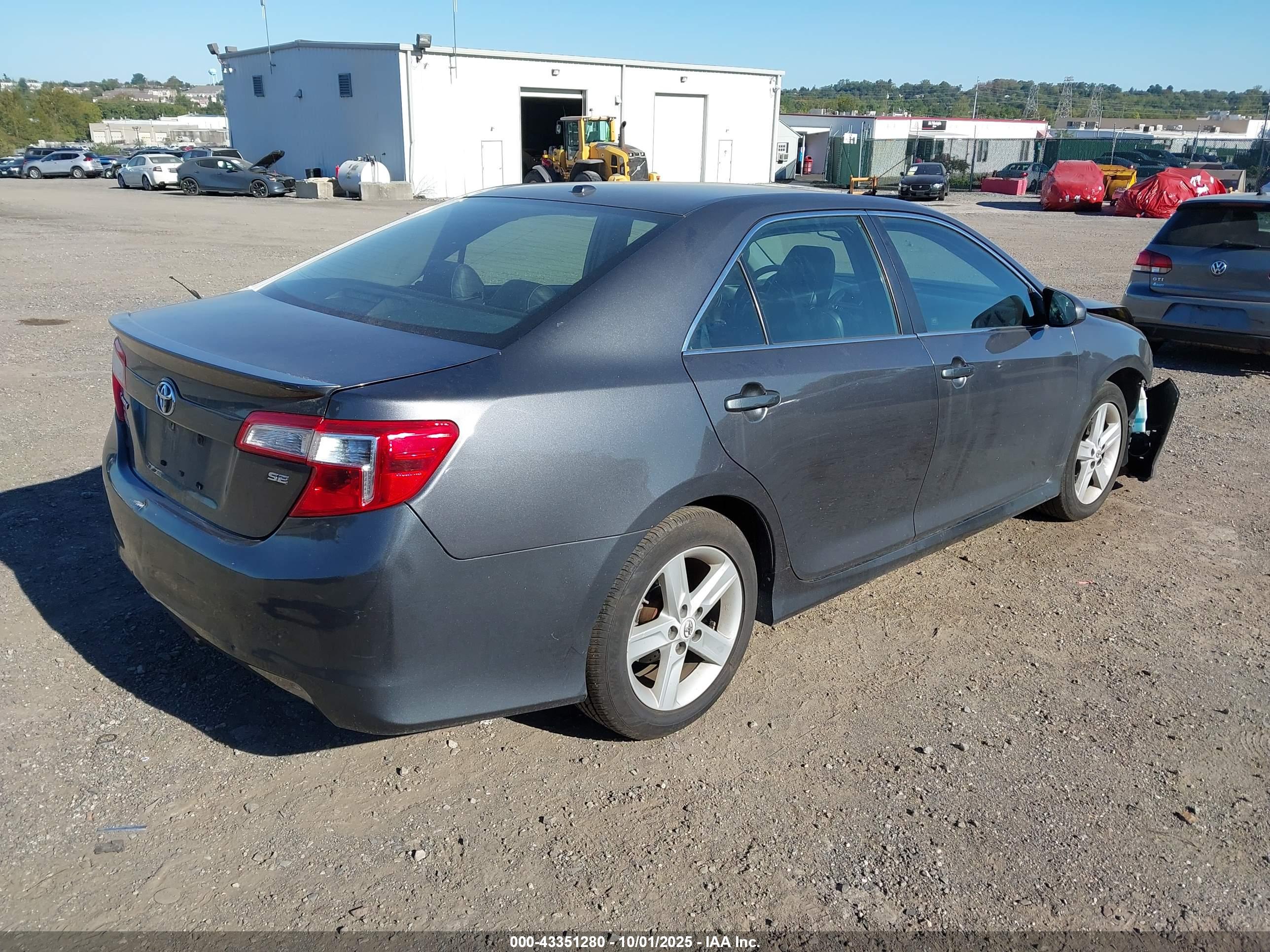 TOYOTA CAMRY image 4