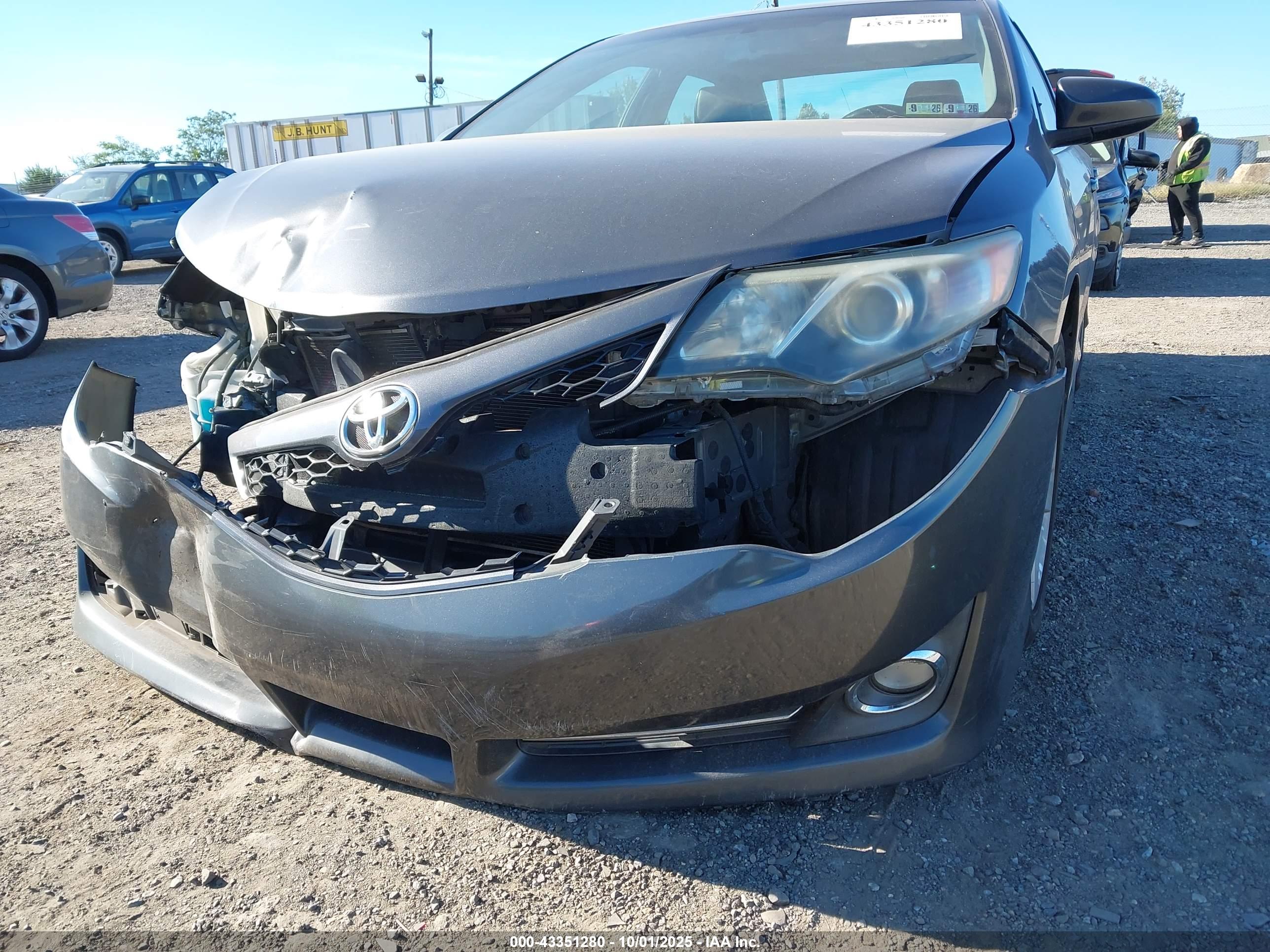 TOYOTA CAMRY image 6