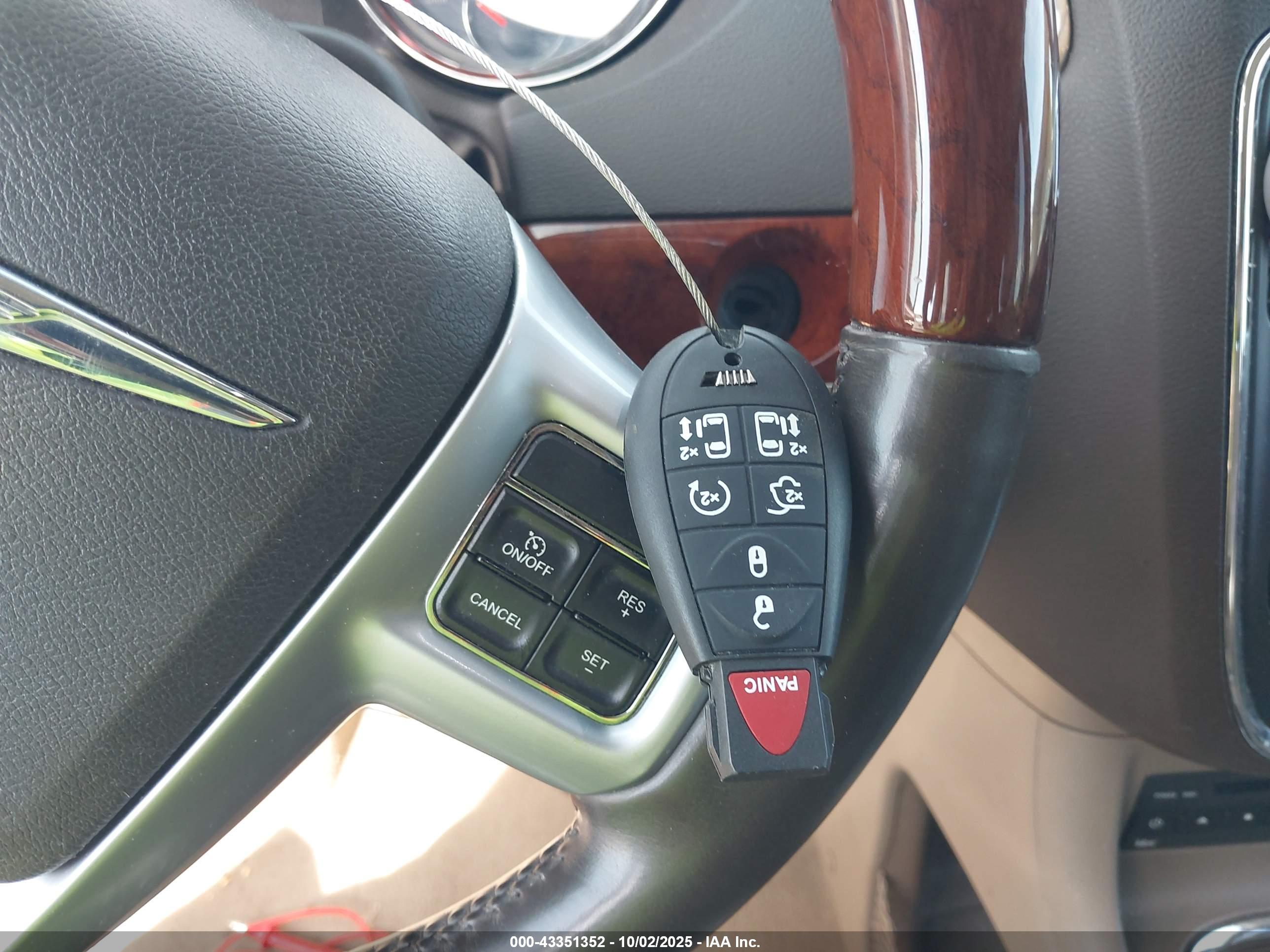 CHRYSLER TOWN image 11