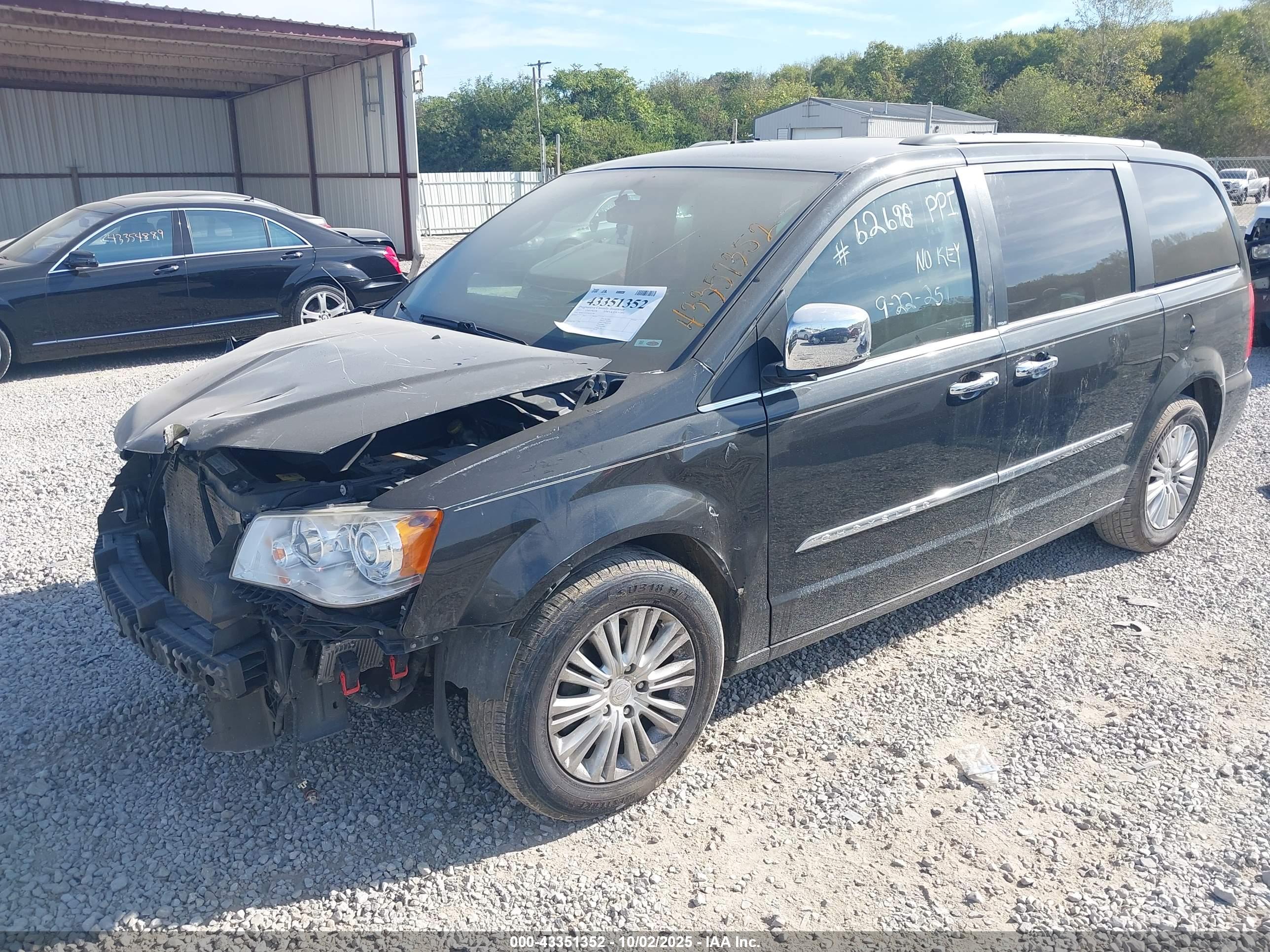 CHRYSLER TOWN image 2