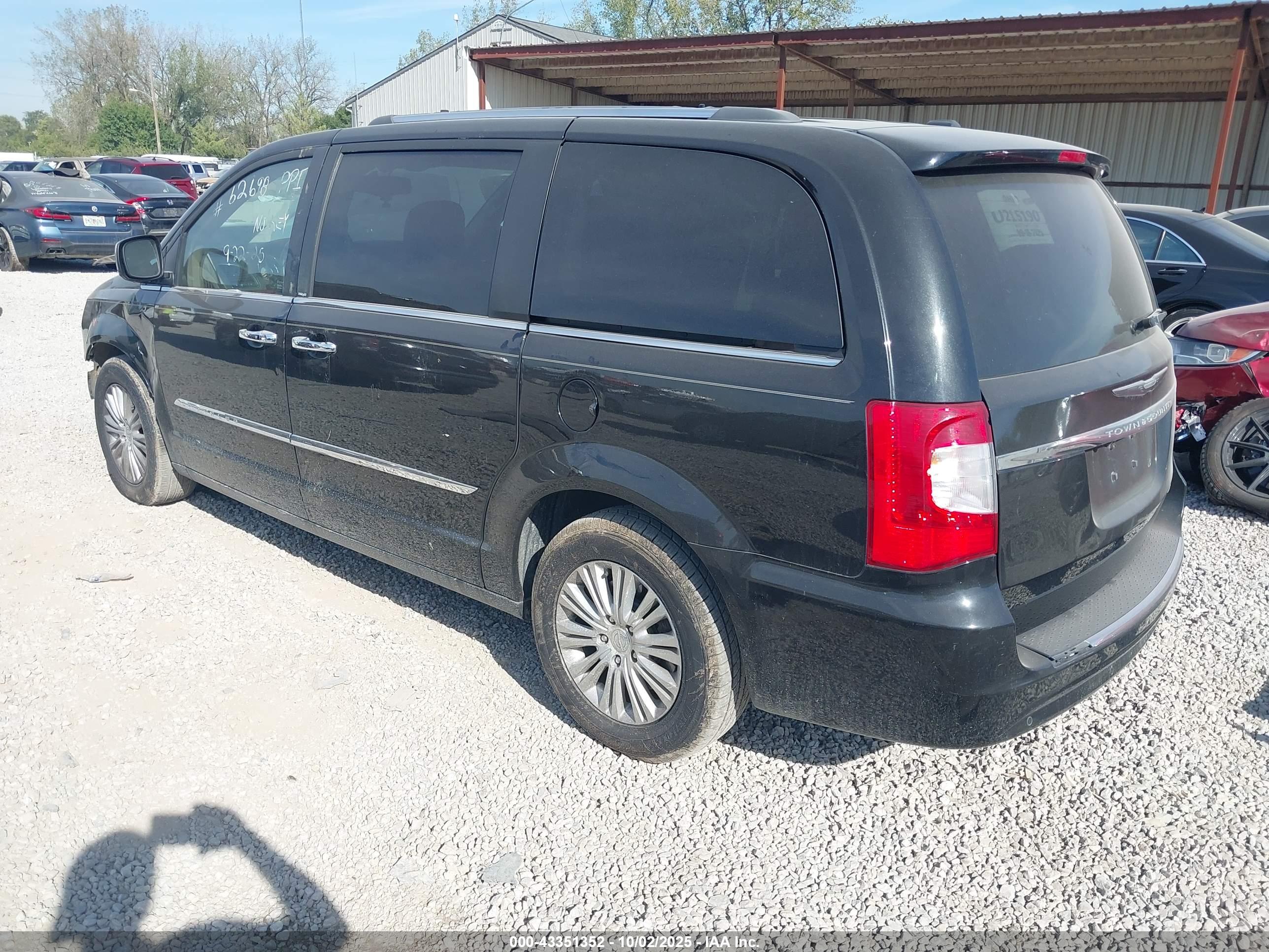CHRYSLER TOWN image 3