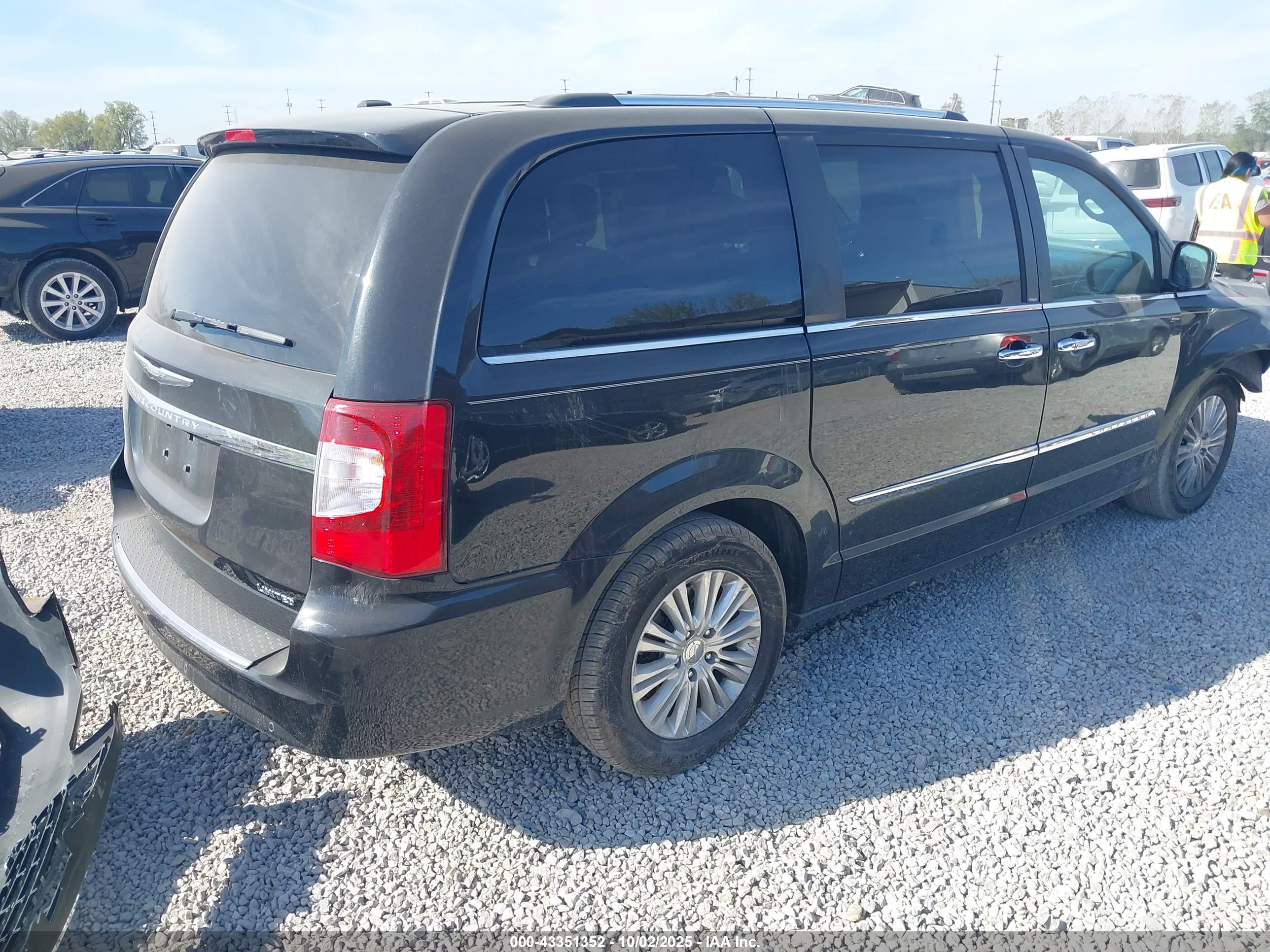 CHRYSLER TOWN image 4