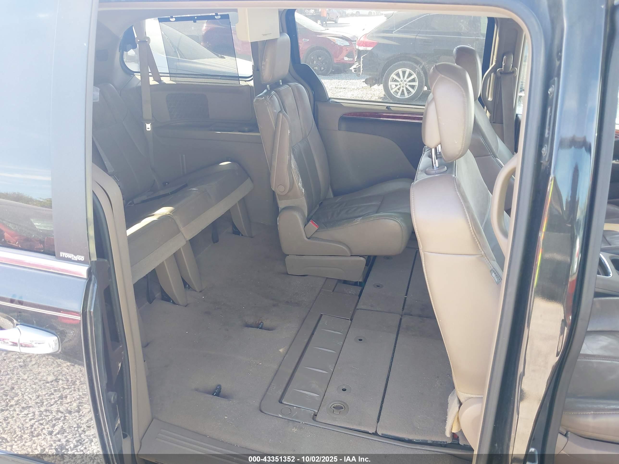 CHRYSLER TOWN image 8