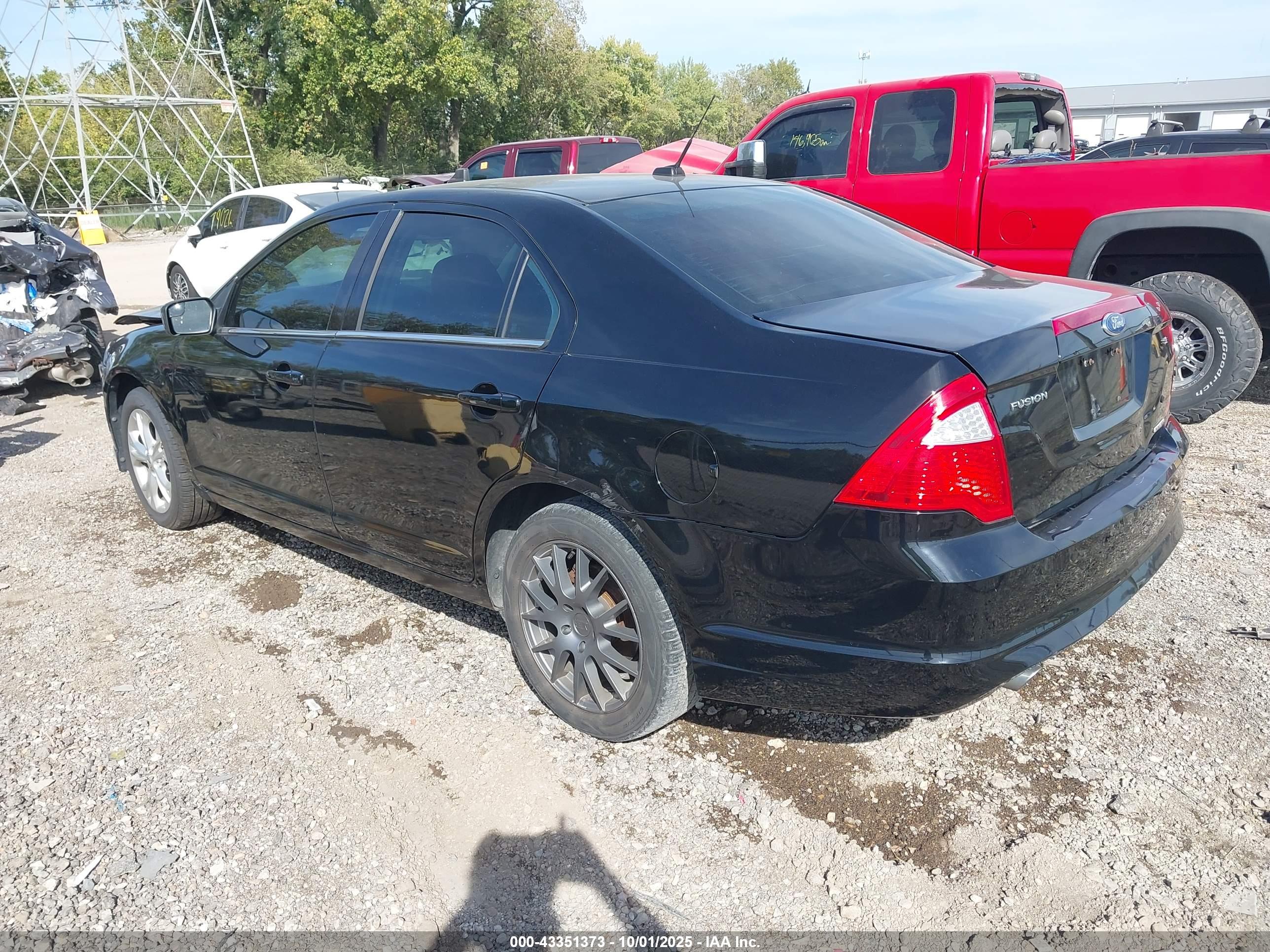 FORD FUSION image 3